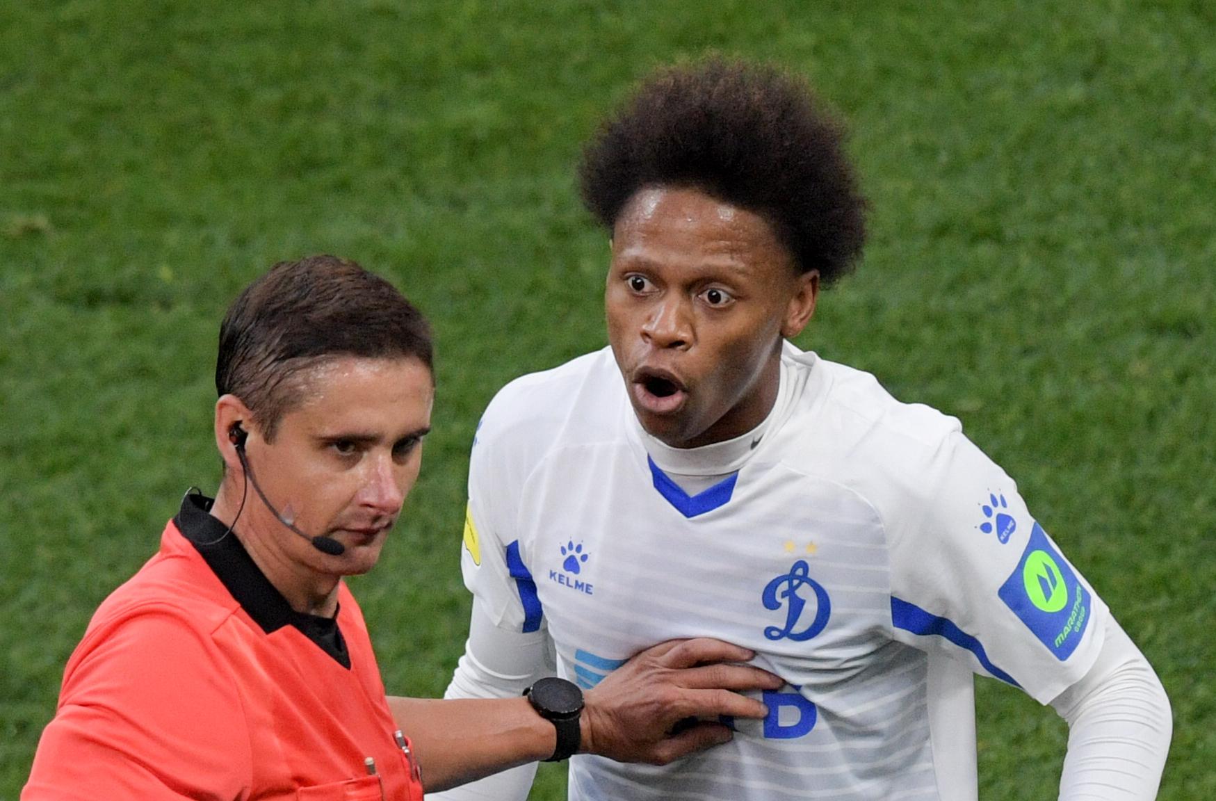 Clinton Njie file au Rapid Bucarest en Roumanie