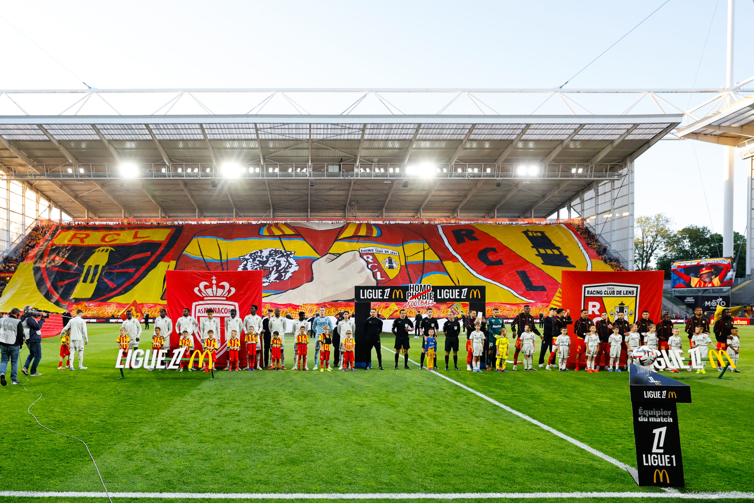 Lens, Caen, Toulouse, quatre clubs de Ligue 2 et un de National sont validés par la DNCG
