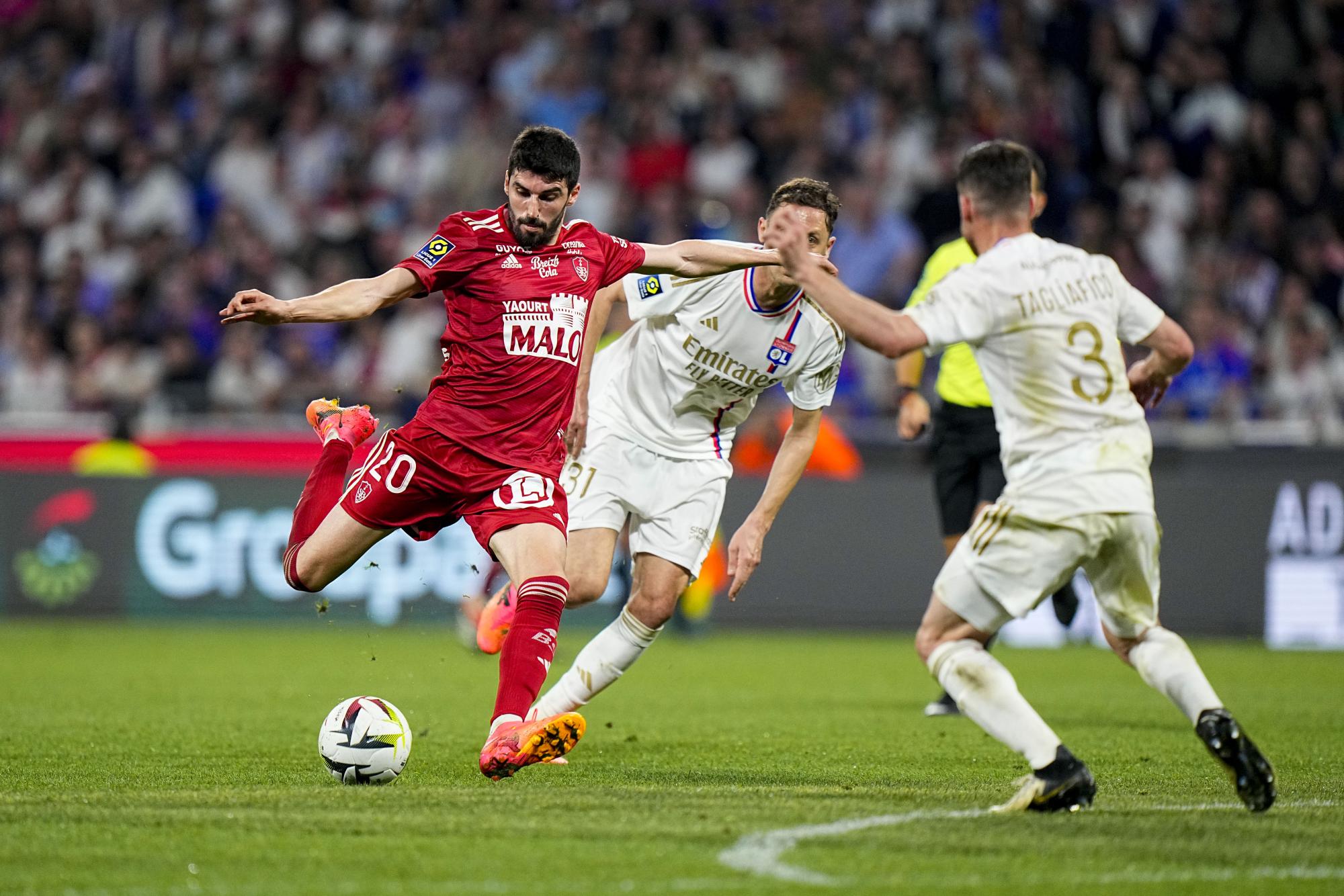 Pierre-Lees Melou intéresserait grandement l'Olympique lyonnais