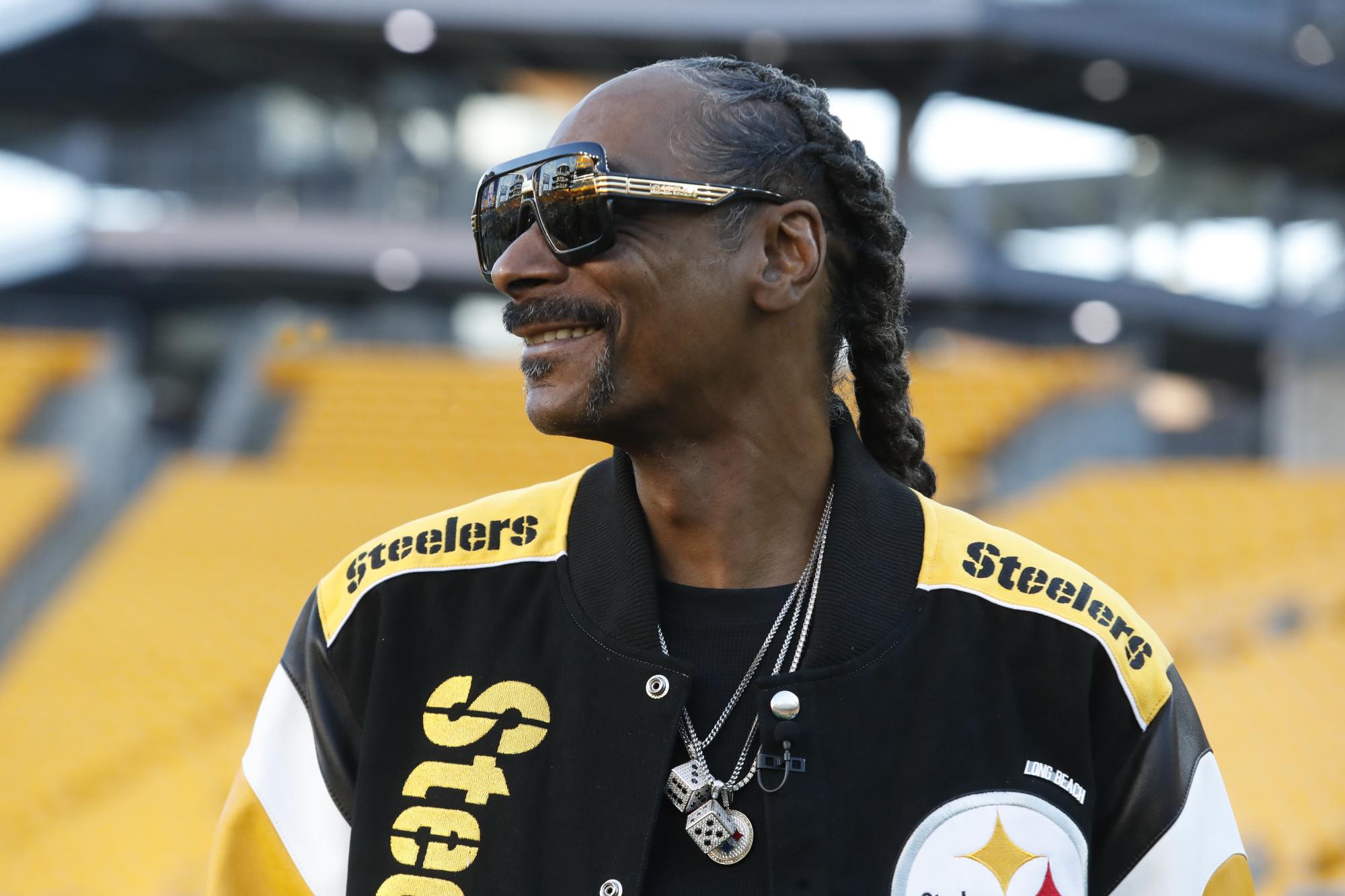Mais pétard, c'est quoi cette idylle entre Snoop Dogg (nouveau co-propriétaire de Swansea) et le football ?