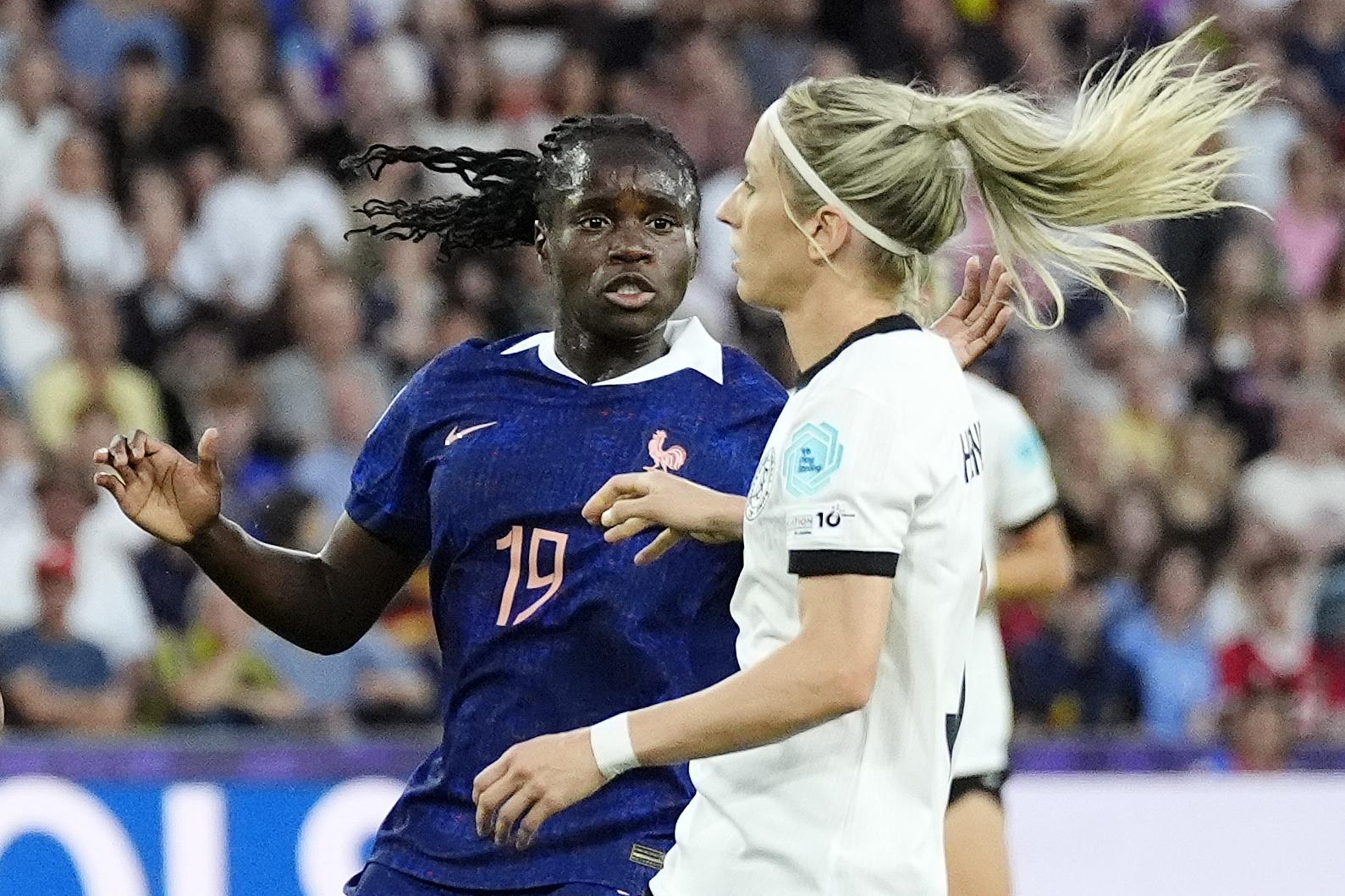 Euro féminin : pour Griedge Mbock, la France a pêché dans l'agressivité contre l'Allemagne