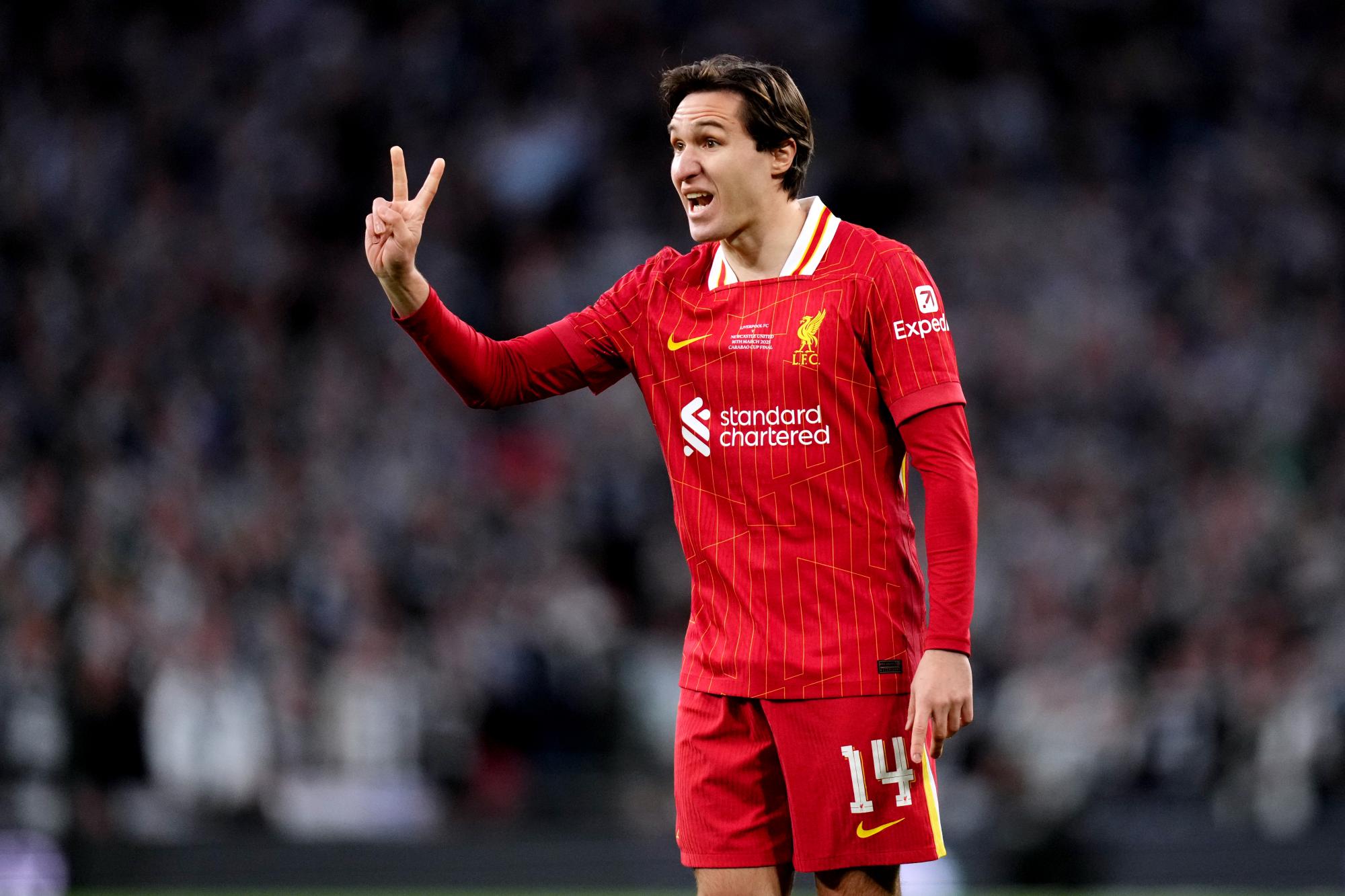 Écarté par Arne Slot pour le stage estival, Federico Chiesa serait prêt à faire ses valises