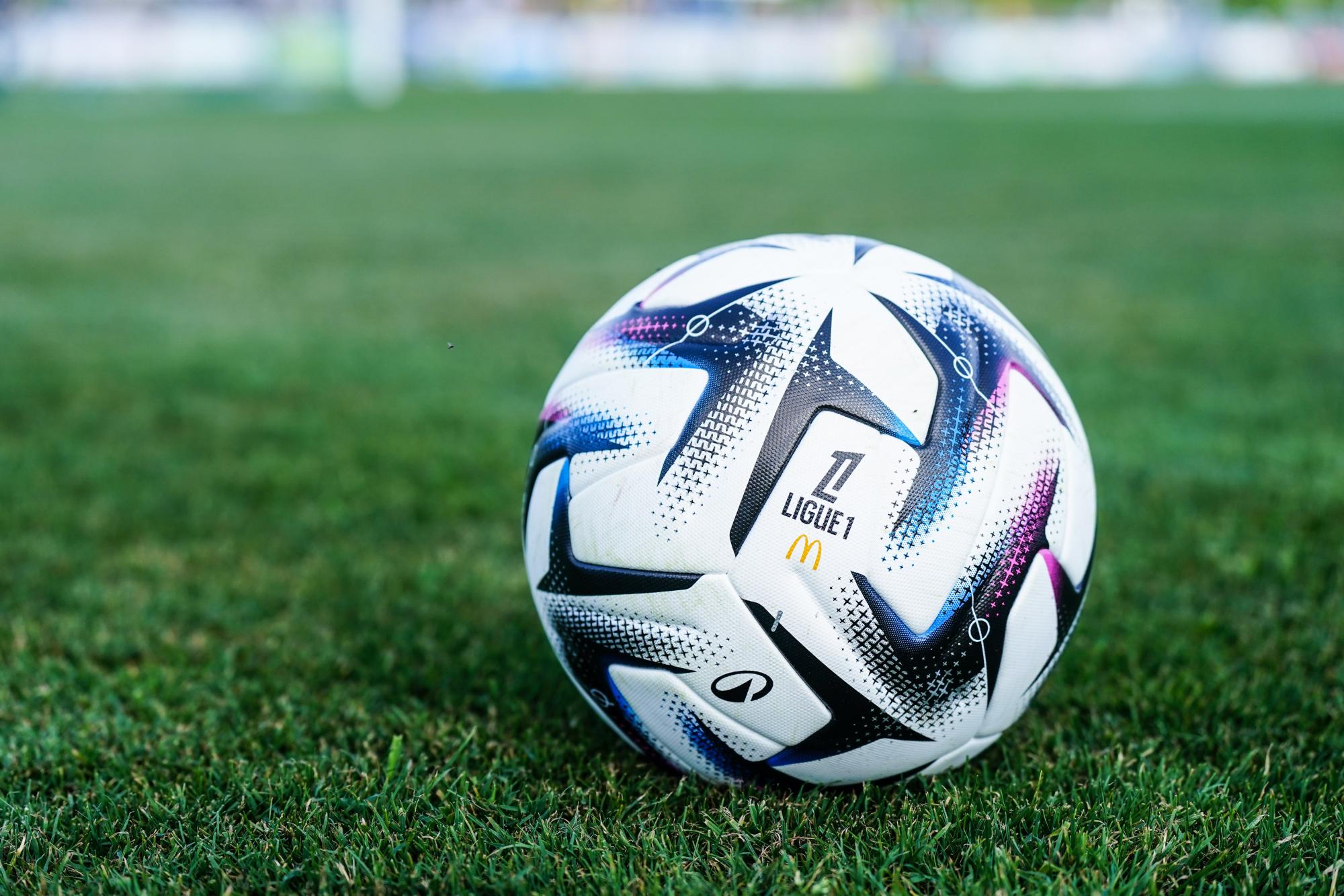 Contrairement à ce qu'affirme François-Xavier Bellamy, les Républicains ne pourront jamais jouer en Ligue 1