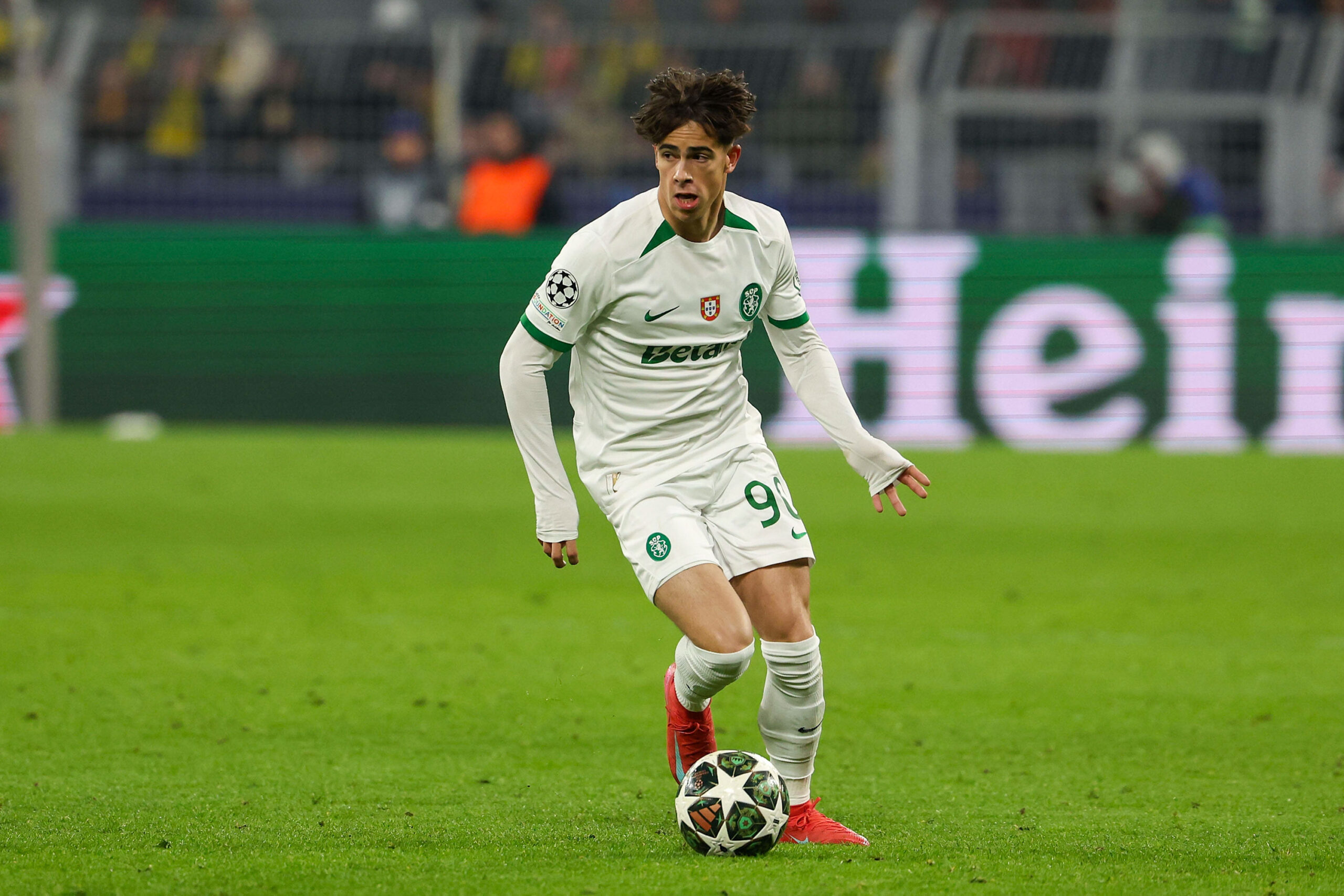 L'Olympique lyonnais officialise enfin sa première recrue du mercato