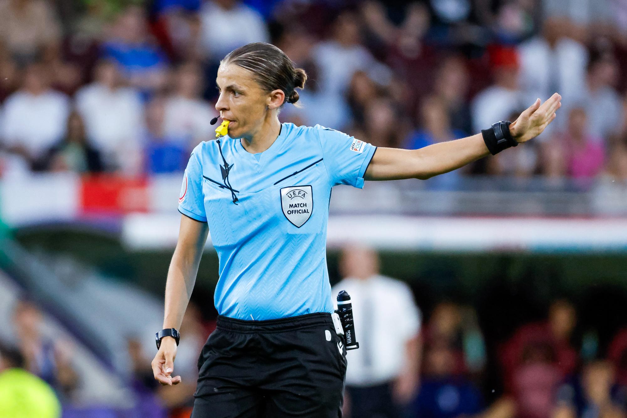Euro féminin : Stéphanie Frappart désignée par l'UEFA pour arbitrer la finale entre l'Angleterre et l'Espagne