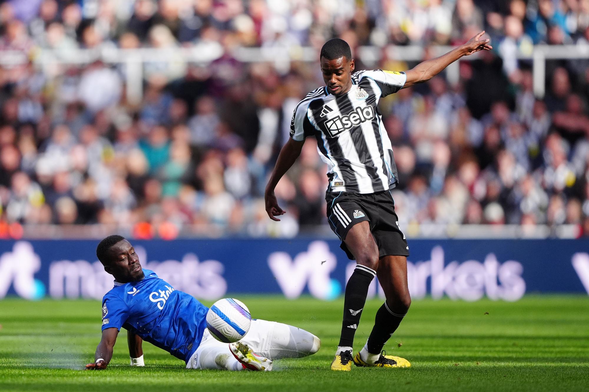 Mercato : Eddie Howe déclare qu'aucun club n'a proposé une offre pour Isak (Newcastle)