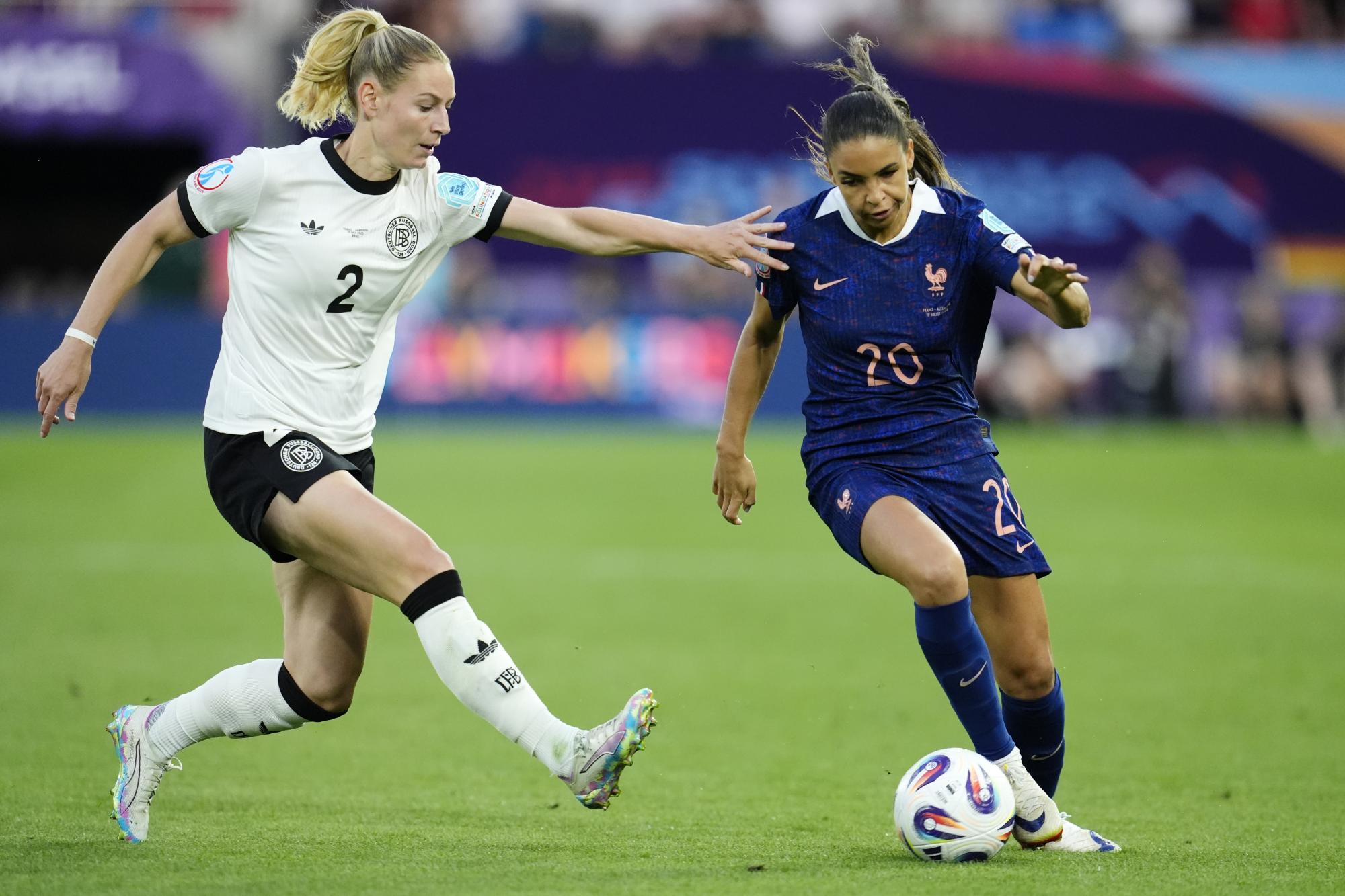 L'énorme minasse de Delphine Cascarino élue plus beau but de l'Euro
