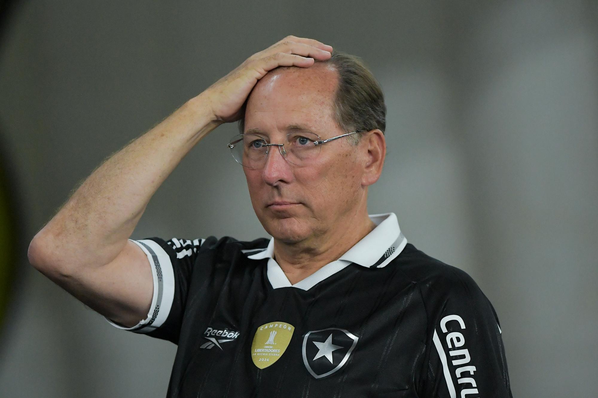 La justice brésilienne gèle les parts de John Textor à Botafogo