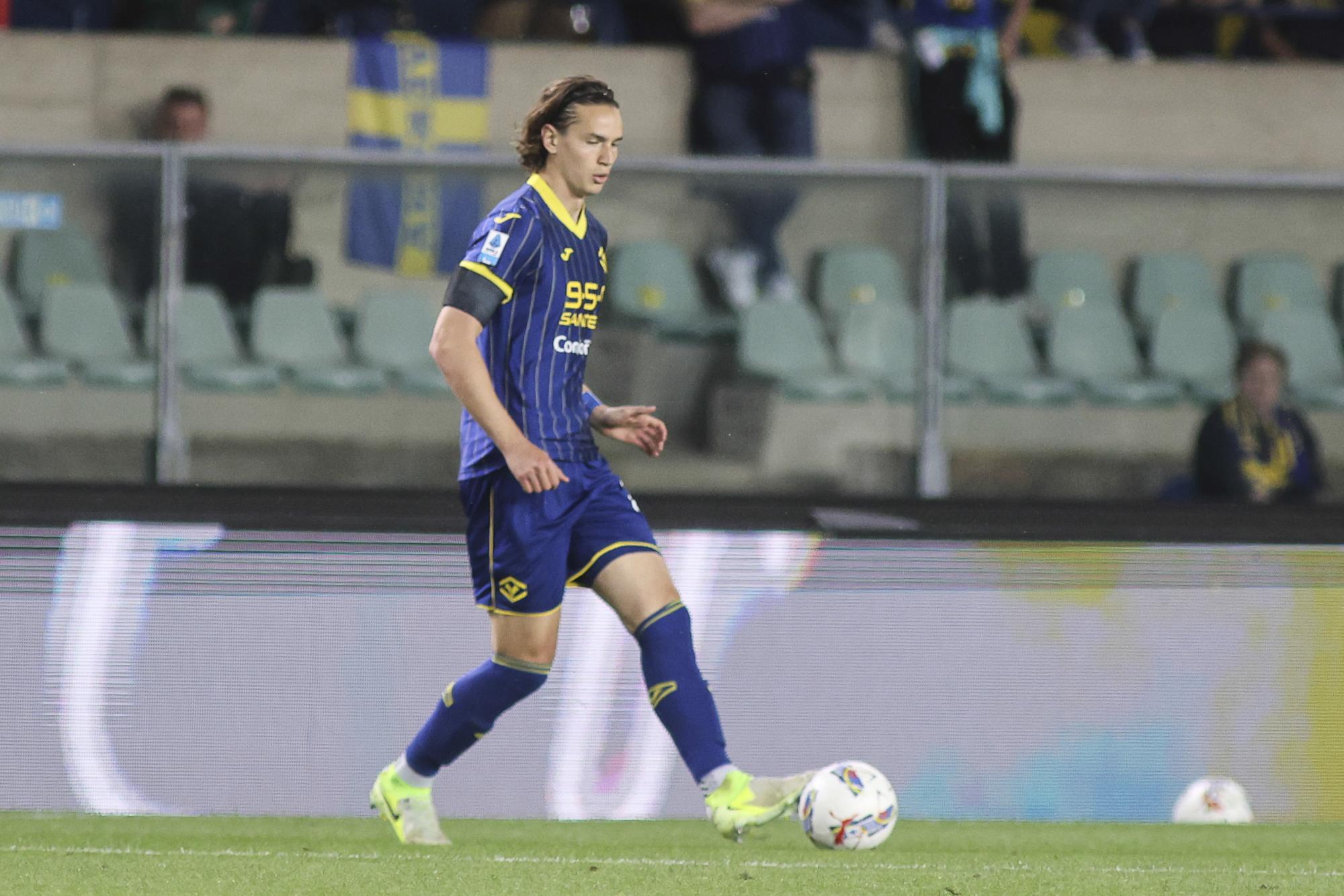 Mercato : Daniele Ghilardi, jeune défenseur central italien, prêté à la Roma par l'Hellas Vérone