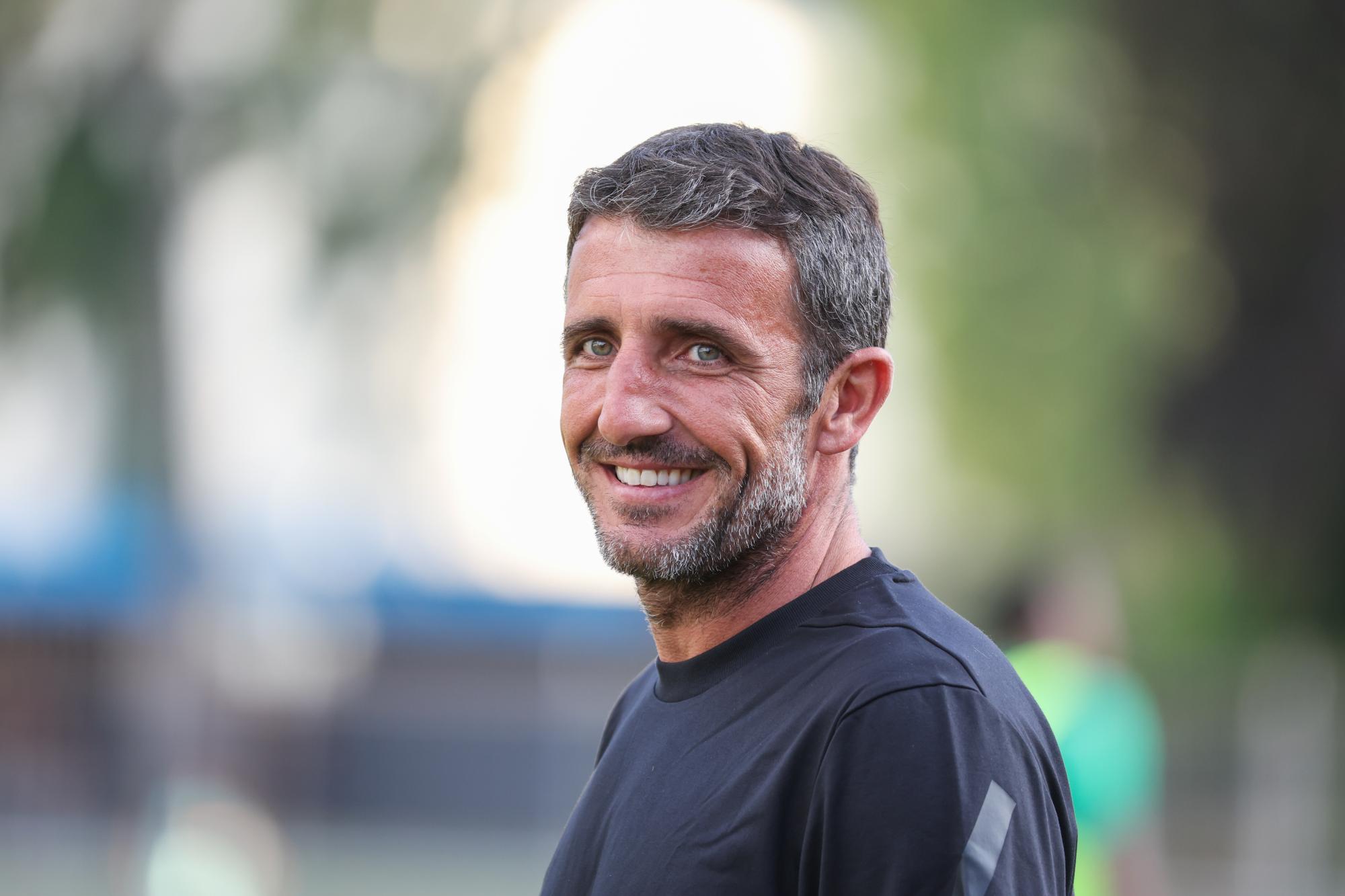 Mercato : Stéphane Gilli, entraîneur du Paris FC, ne veut pas jouer la défense... mais réclame des renforts