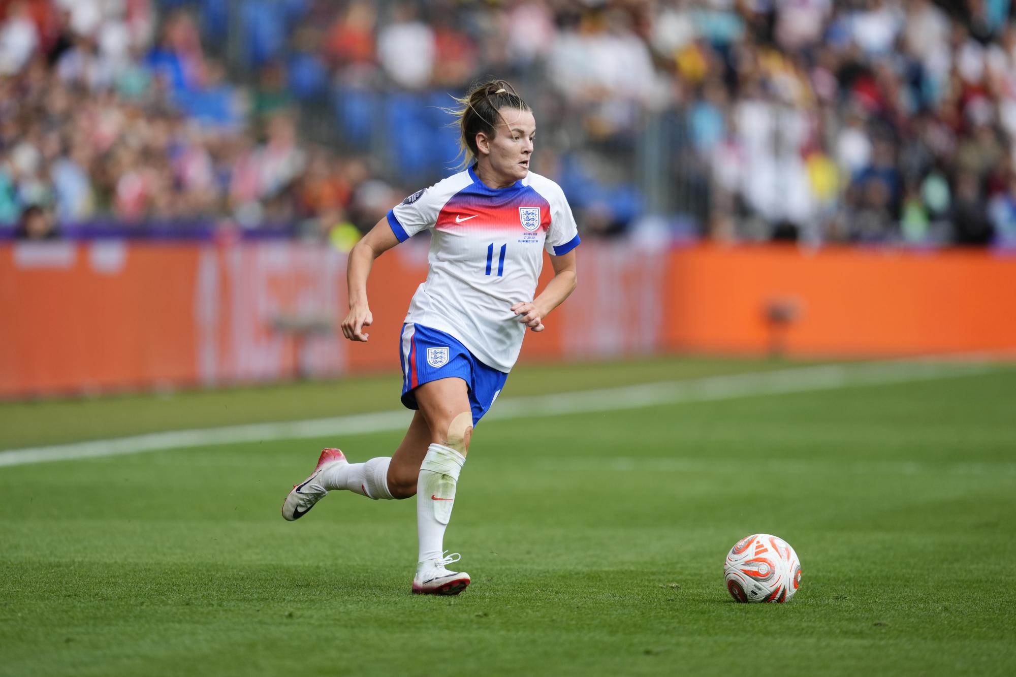 Euro 2025 : l'Anglaise Lauren Hemp s'offre un drôle de trophée
