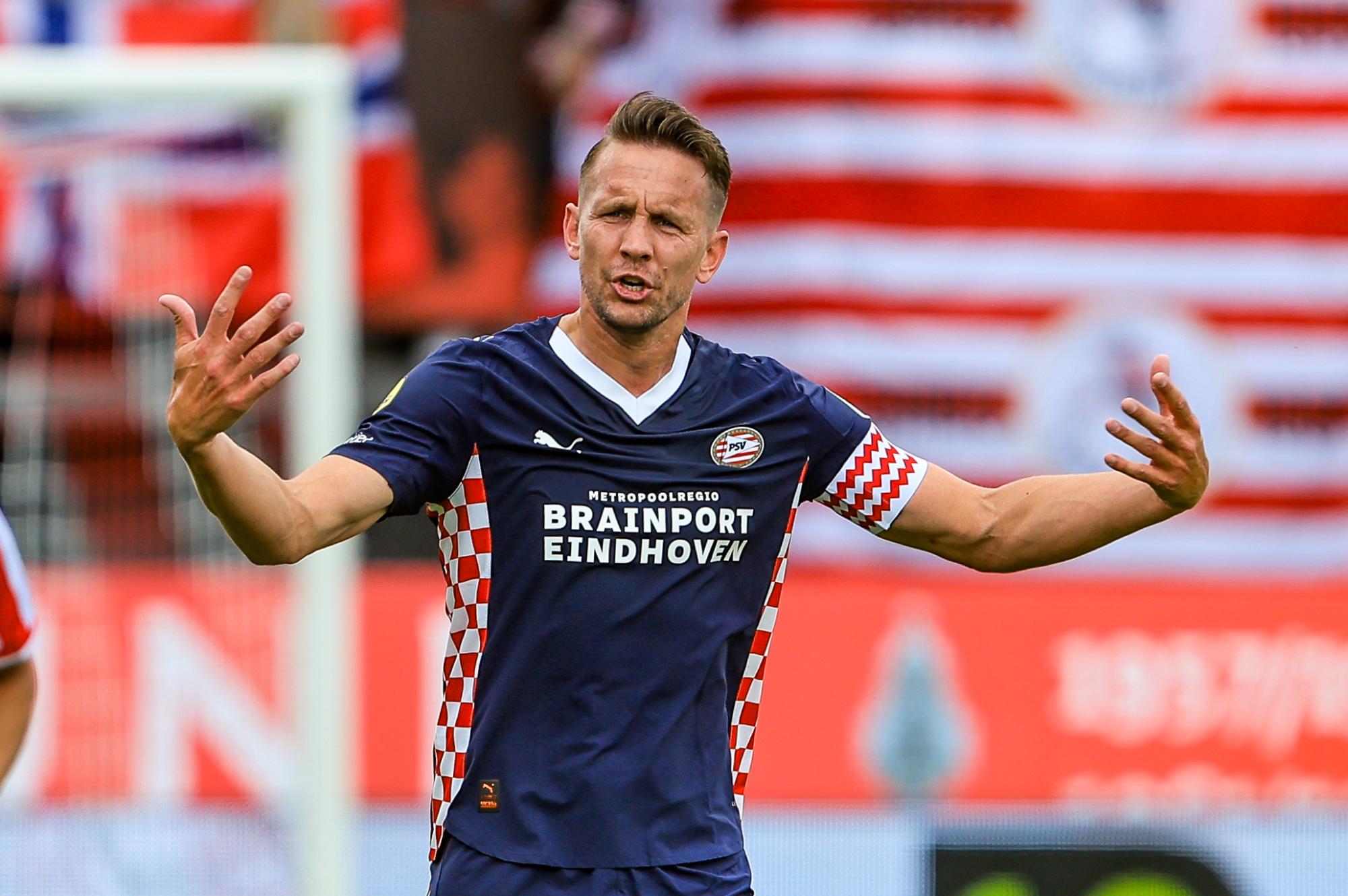 Mercato : Âgé de 34 ans, l'attaquant hollandais Luuk De Jong signe à Porto, le 8e club de sa carrière