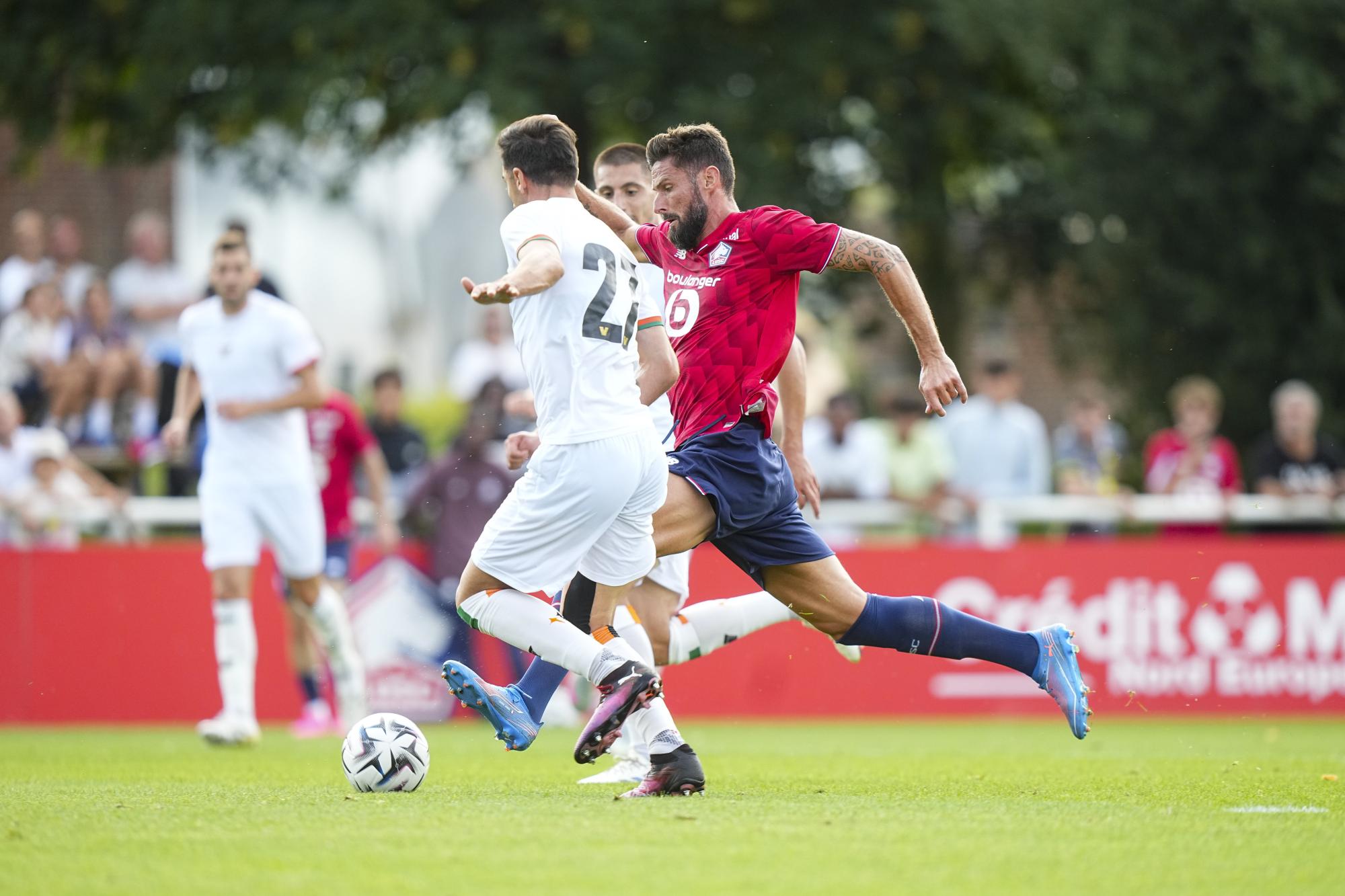 Pour son deuxième match avec Lille, Olivier Giroud s'offre un doublé