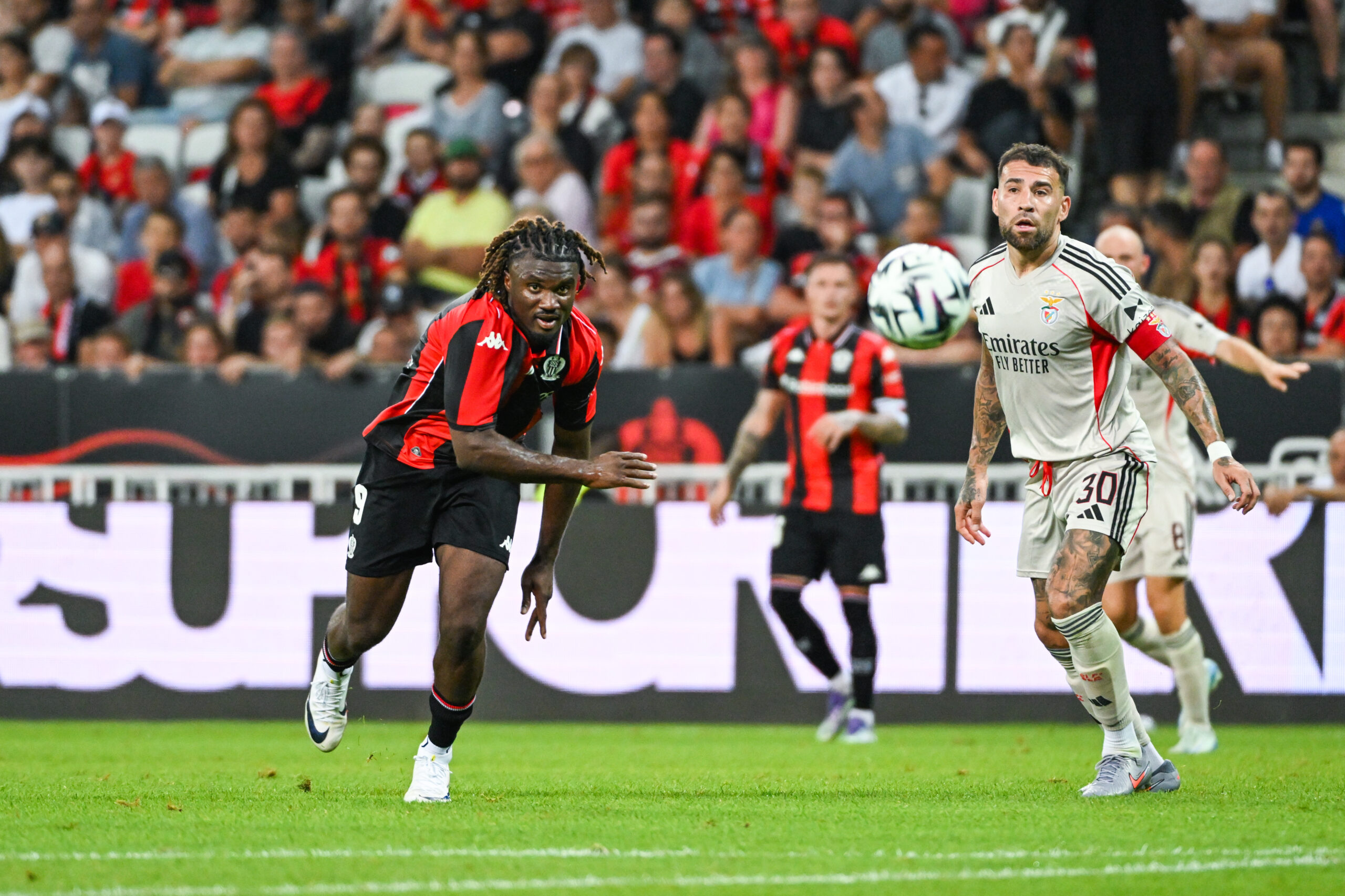 Nice démarre sa saison par une défaite contre Benfica et voit ses chances de qualification en Ligue des champions se réduire