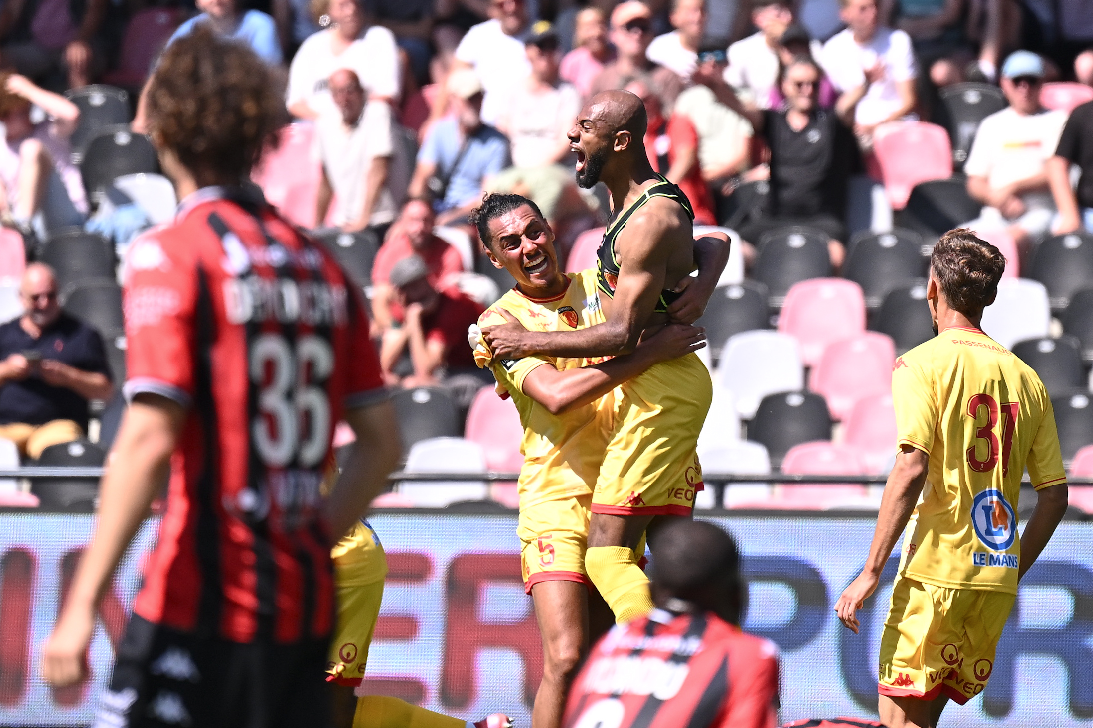 Ligue 2 : Un finish de fou furieux et un match nul entre Guingamp et Le Mans