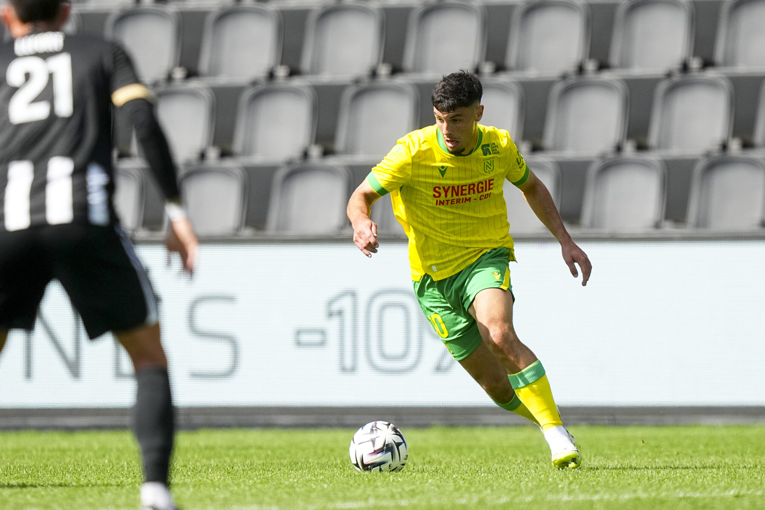 FC Nantes : Amady Camara arrive en provenance de Sturm Graz pendant que Matthis Abline part au bras de fer