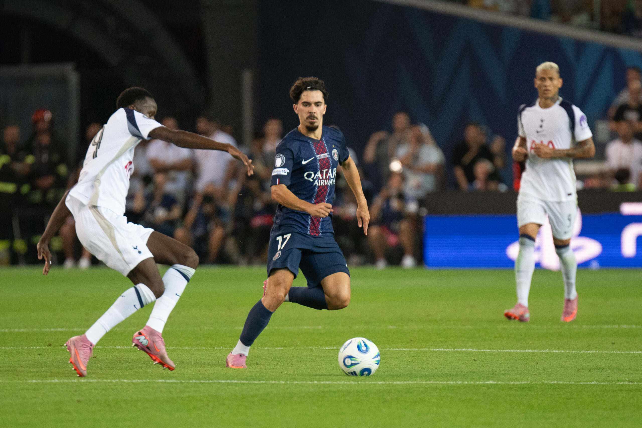 Revenu de nulle part, le PSG arrache la Supercoupe d'Europe aux tirs aux buts contre Tottenham