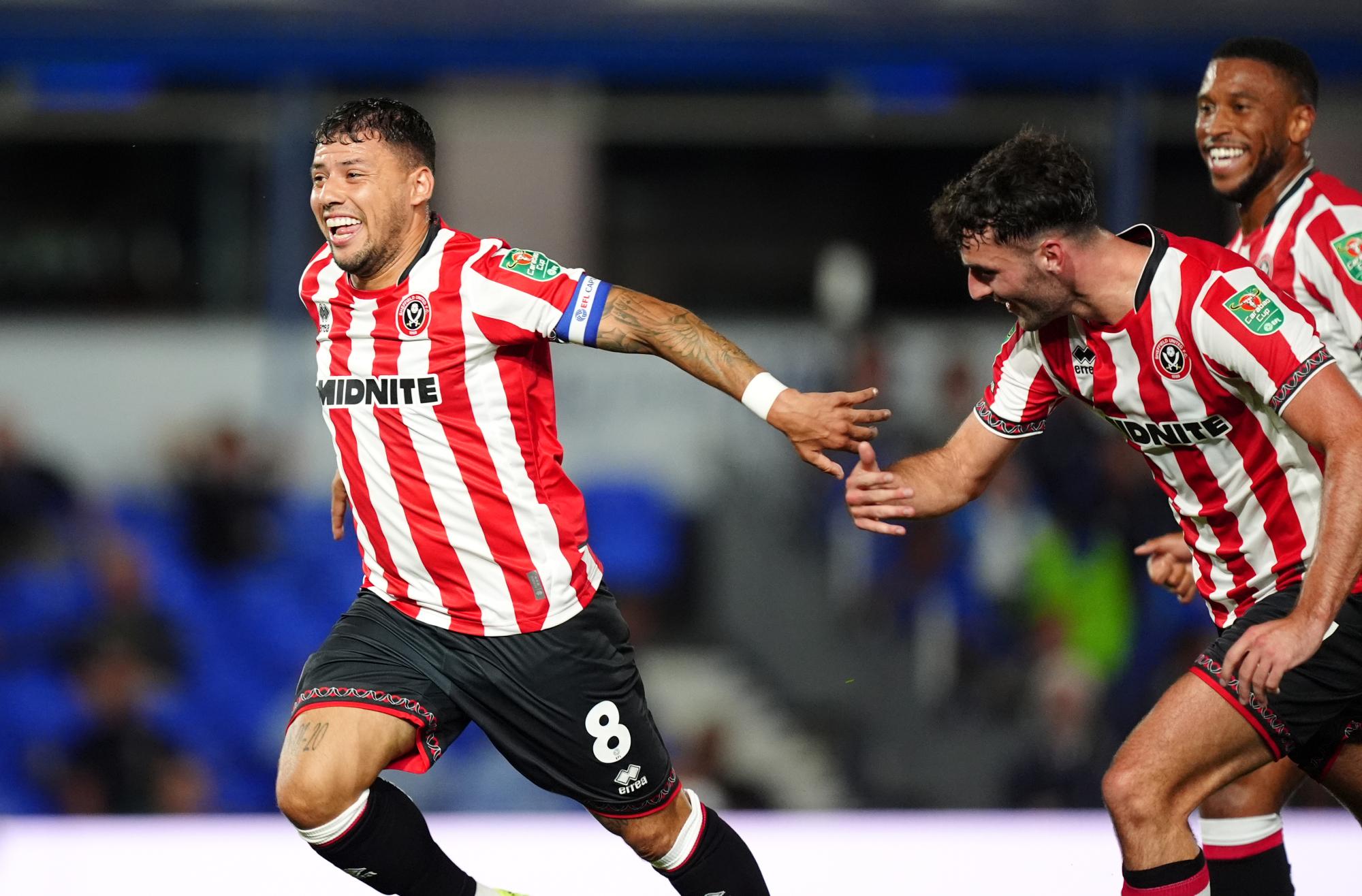 Un somptueux lob du milieu de terrain en Carabao Cup lors de Birmingham-Sheffield United