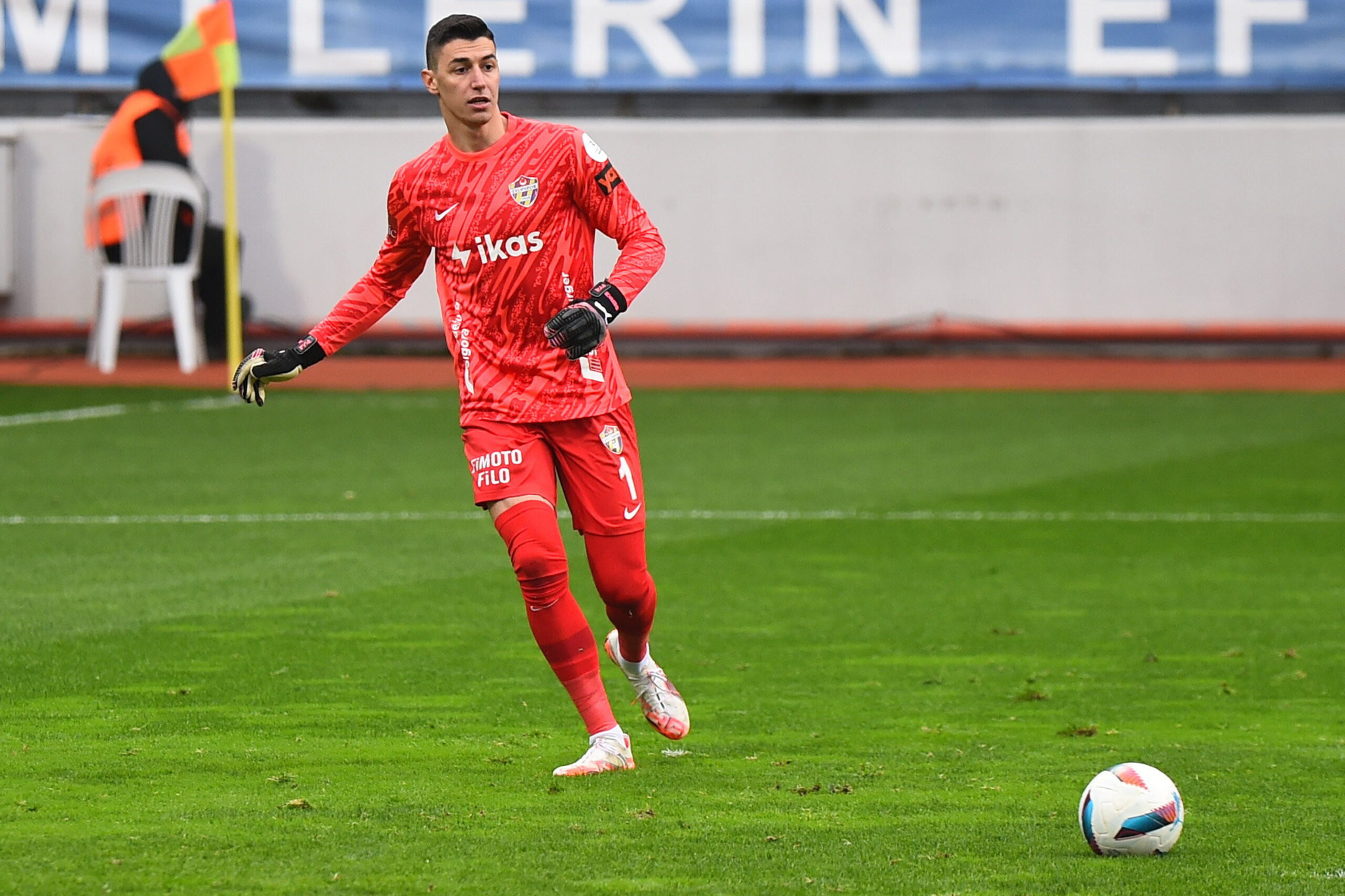 Mercato - Ligue 1 : Lille officialise le recrutement de Berke Özer, successeur de Lucas Chevalier
