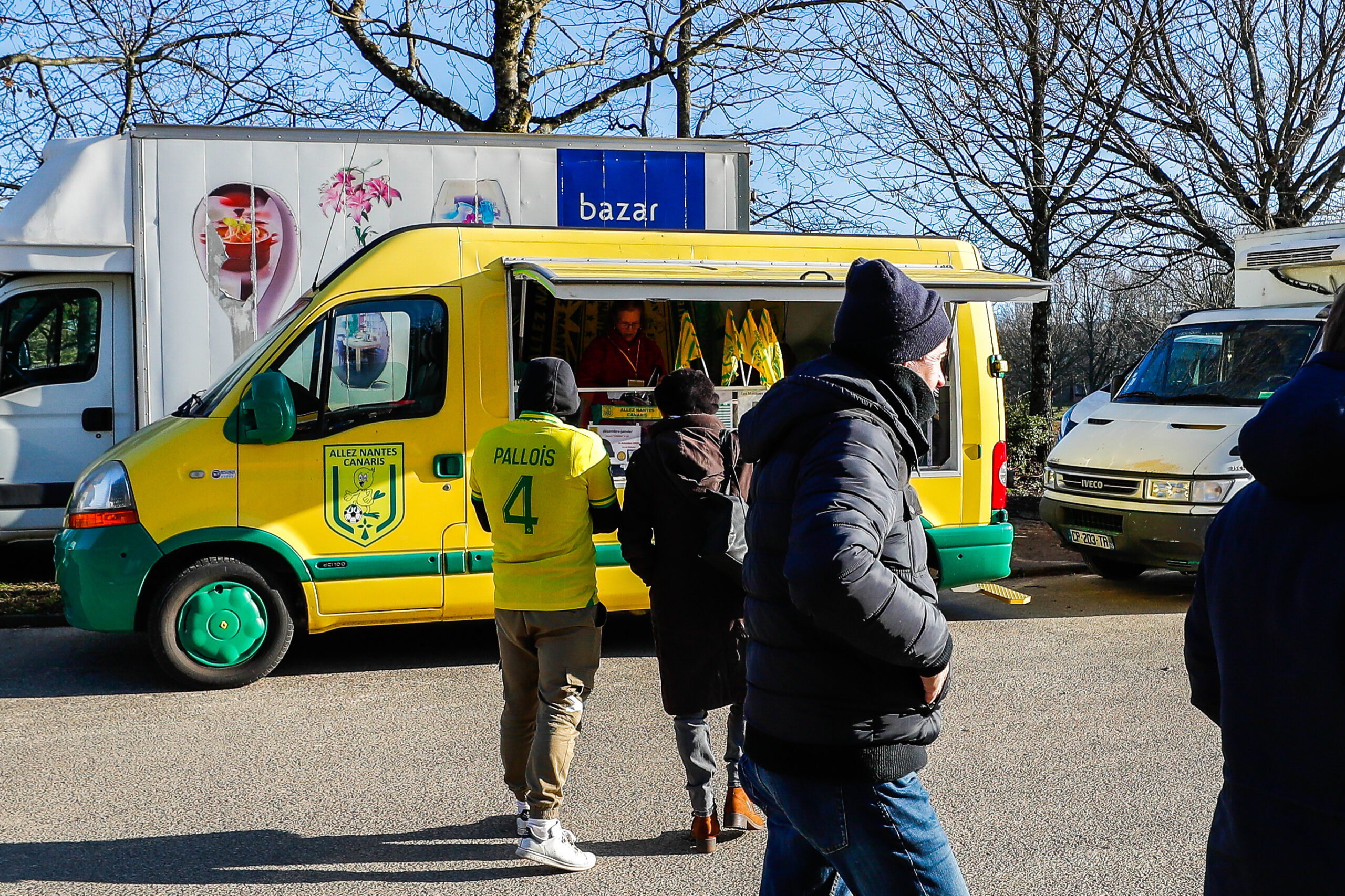 Les supporters du FC Nantes protestent contre des restrictions sur la consommation de bière autour du stade de la Beaujoire