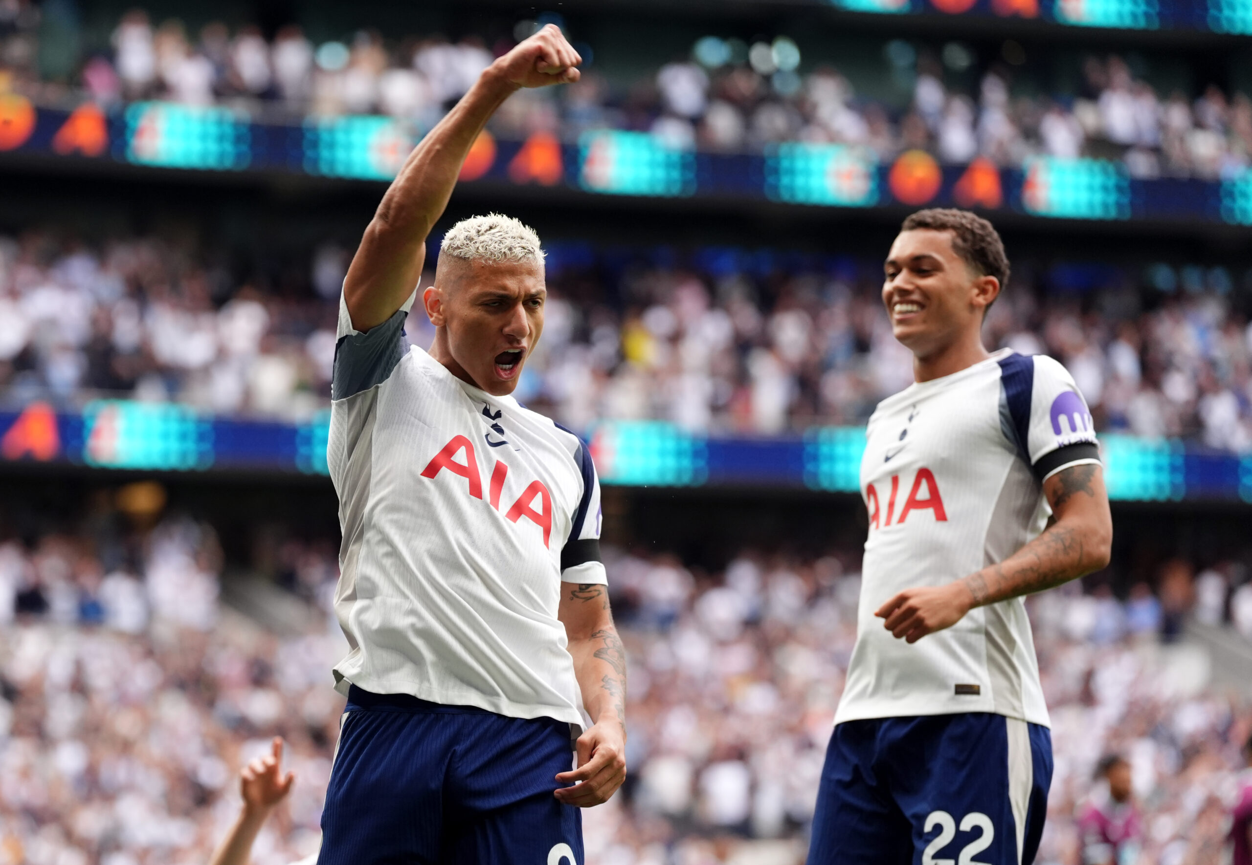 En Premier League, Tottenham Tottenham et Richarlison se reprennent sur Burnley, Fulham reprend Brighton et première réussie pour Le Bris en Premier League