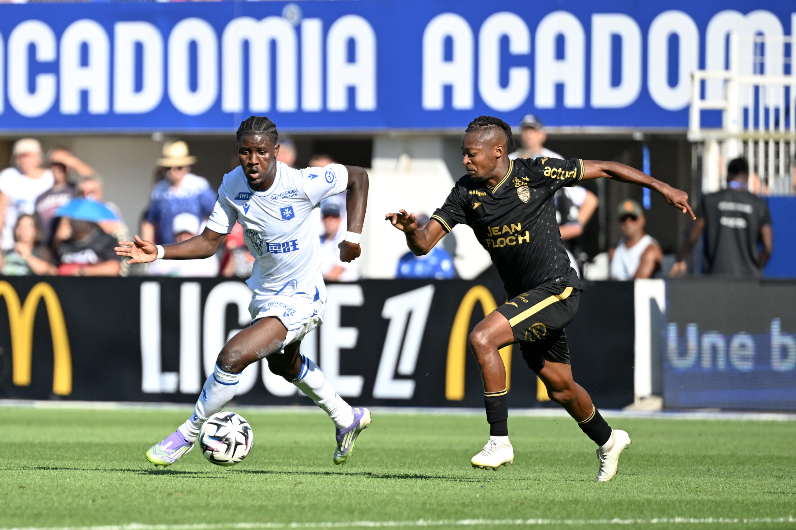Ligue 1 : Strasbourg et Auxerre démarrent bien contre les promus, Angers mate le Paris FC