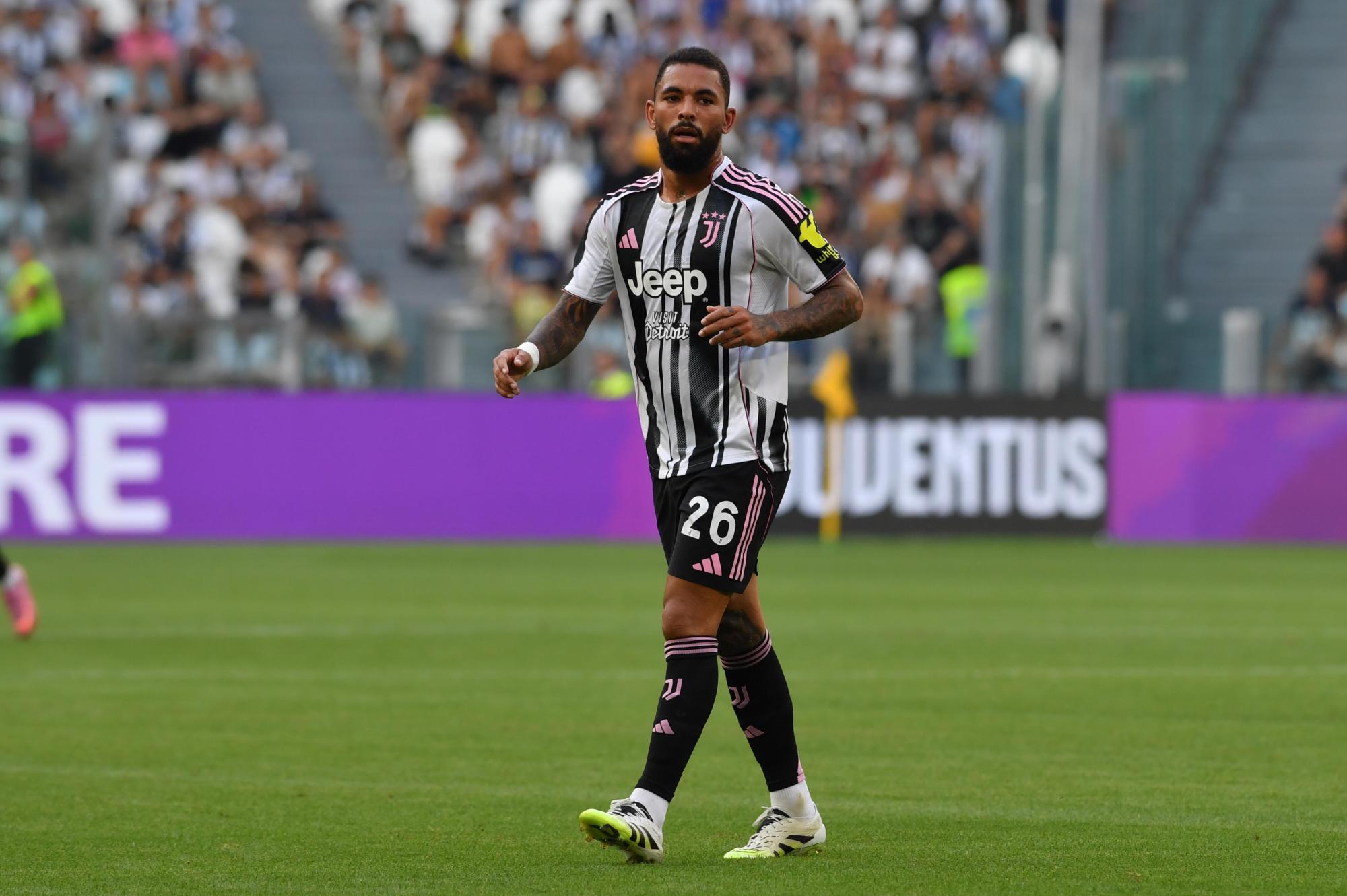 Mercato : Douglas Luiz fait officiellement son retour en Premier League
