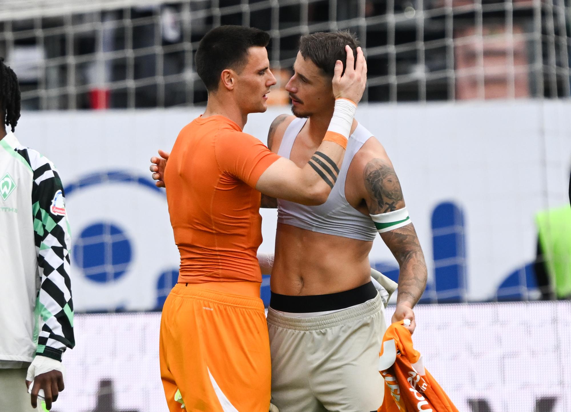 Une journaliste allemande confond un joueur du Werder avec celui de l'Eintracht Francfort