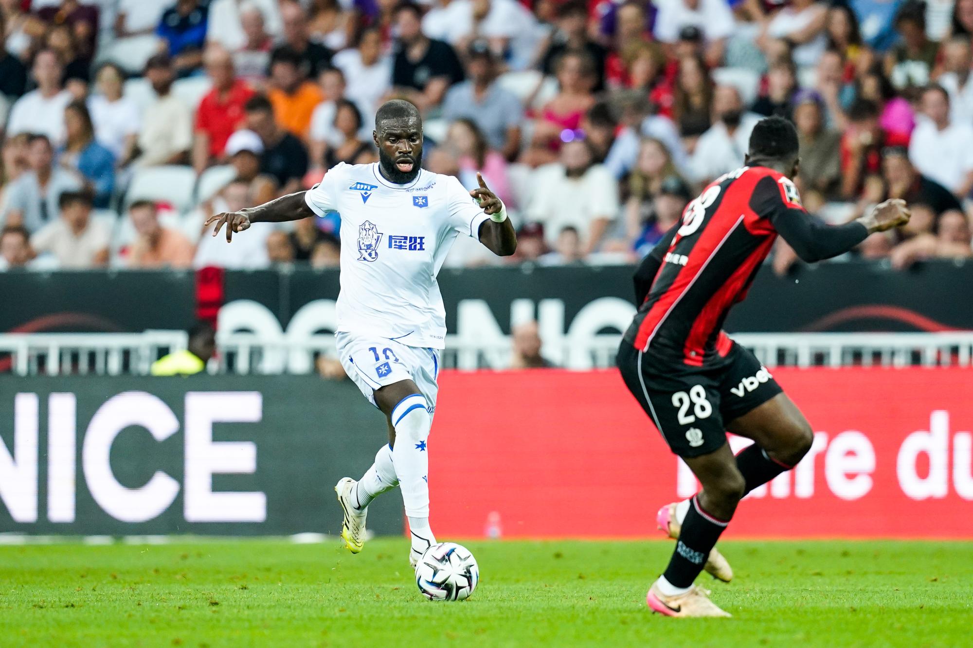 Auxerre : Lassine Sinayoko bloqué dans une improbable histoire de transfert