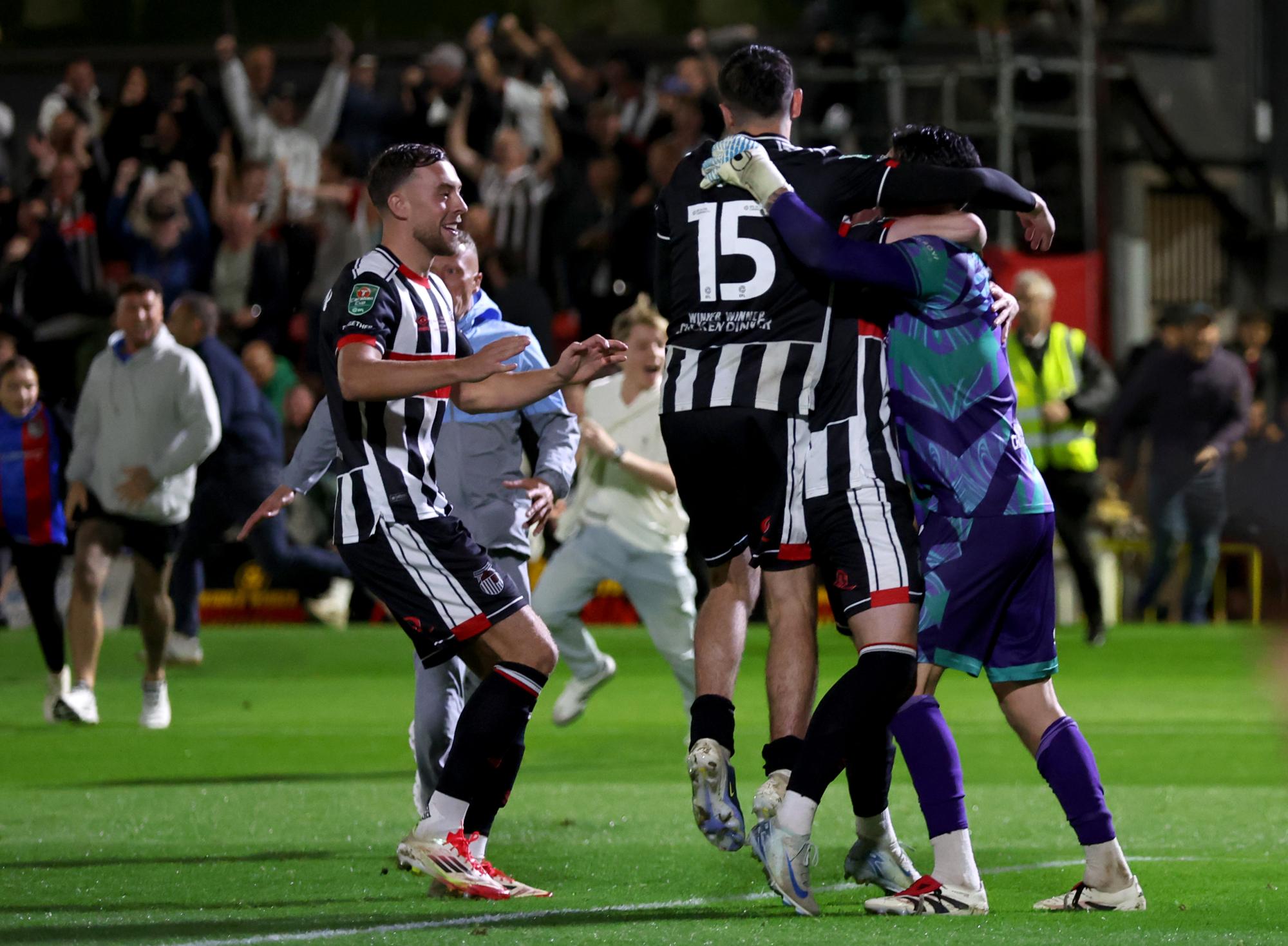 «/Je suis un peu en colère » : Le gardien de Grimsby qui a sorti Manchester United est fan des Red Devils