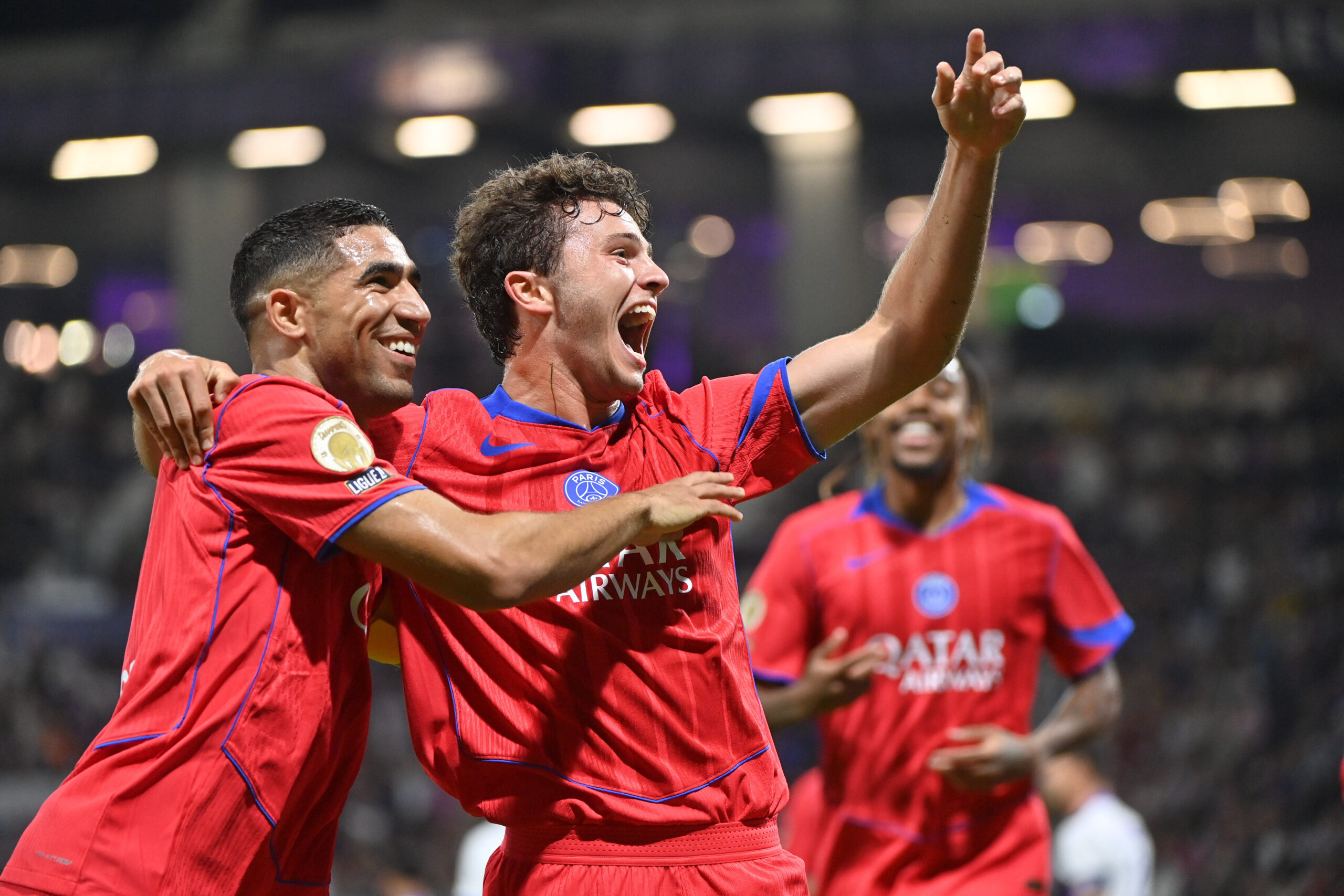 Ligue 1 : les deux retournés acrobatiques fantastiques de João Neves avec le PSG contre Toulouse
