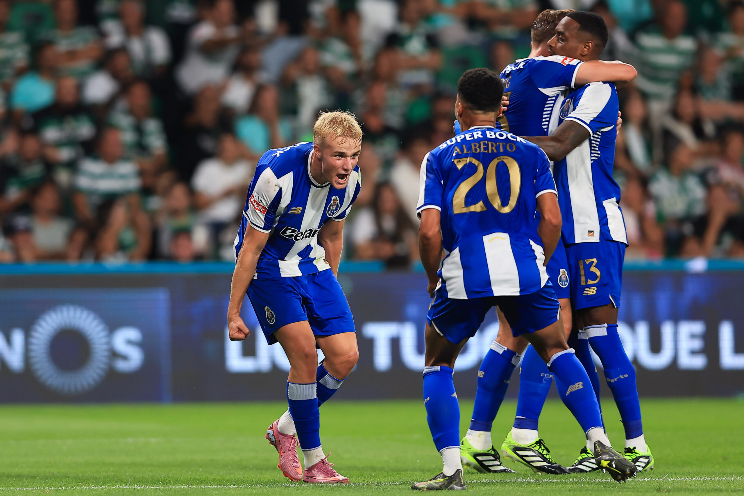 Liga Portugal : le FC Porto s'impose au Sporting CP et prend seul la tête
