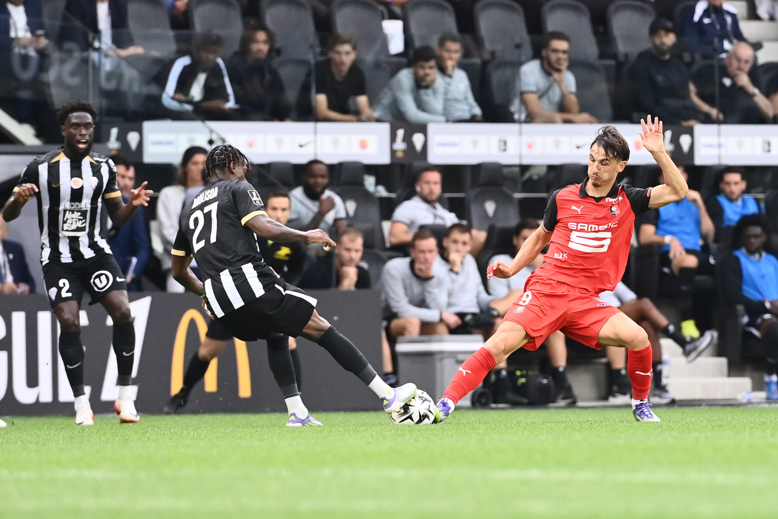 Ligue 1 : un Rennes poussif ramène un point d'Angers