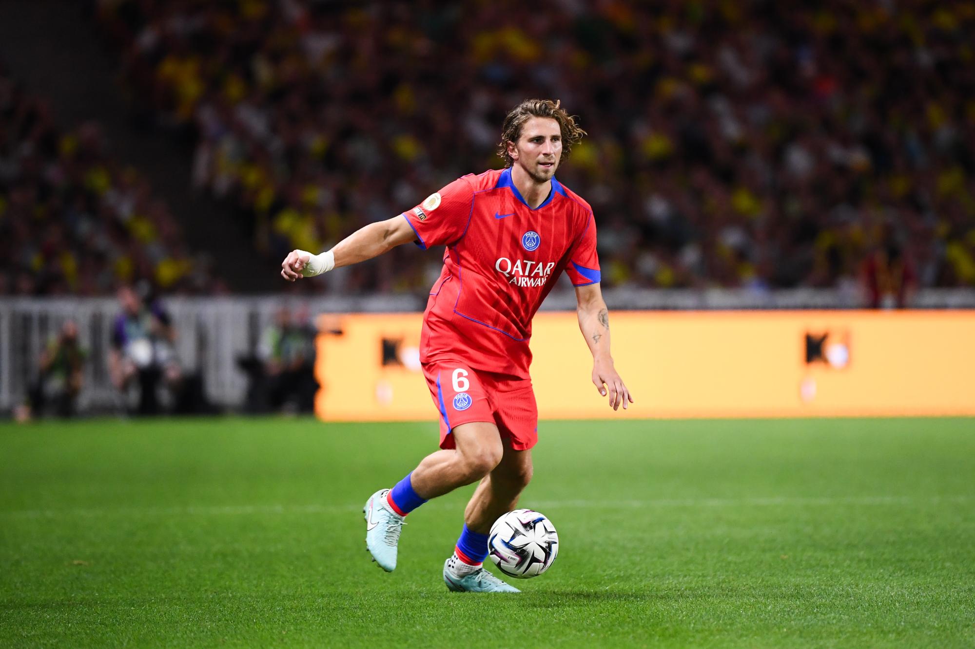 Au PSG, l'Ukrainien Illia Zabarnyi reste professionnel dans sa relation avec le Russe Matveï Safonov