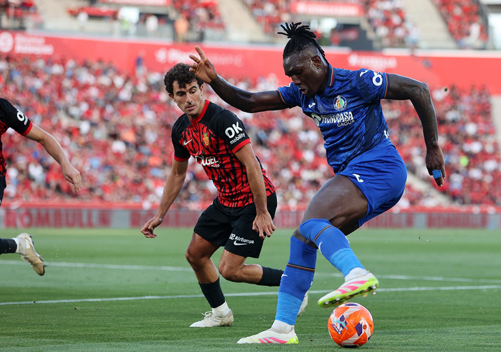 Fabio Silva de Wolverhampton et Christantus Uche de Getafe écrivent le même message d'adieux