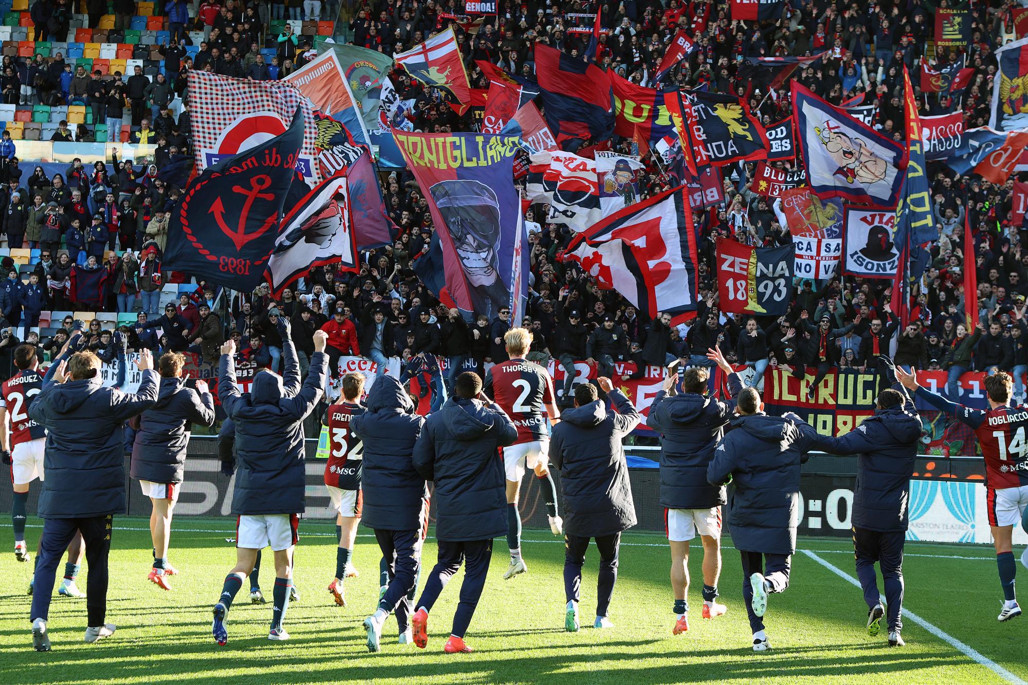 Quand les supporters du Genoa et de la Sampdoria sortent le drapeau blanc pour Gaza