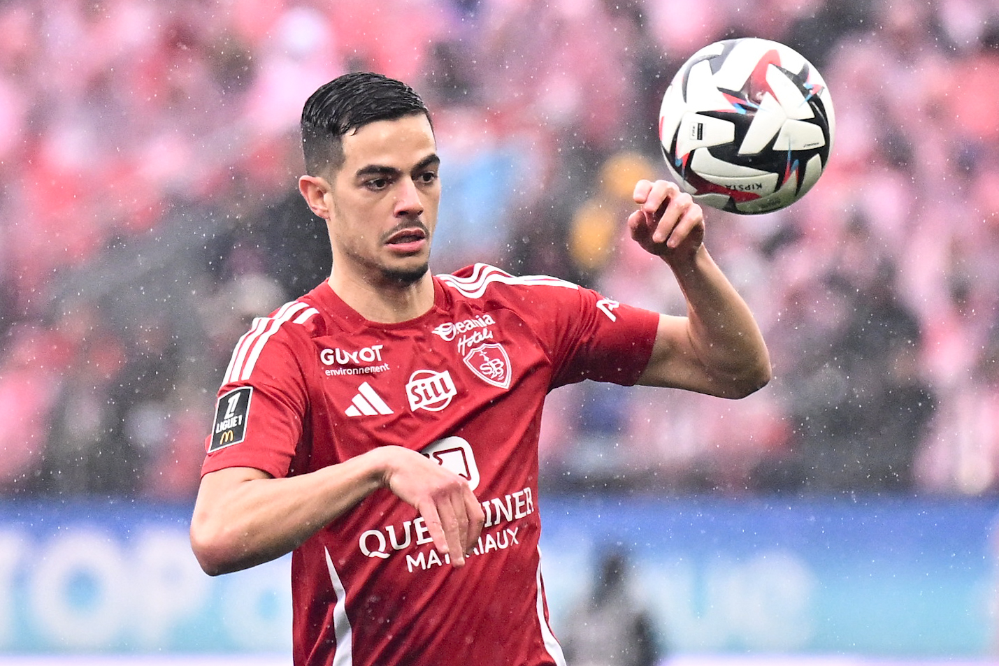 Deux autres Français débarquent en Arabie saoudite : Romain Faivre prêté à Al Taawoun par Bournemouth et Yacine Adli vendu à Al-Shabab par l'AC Milan
