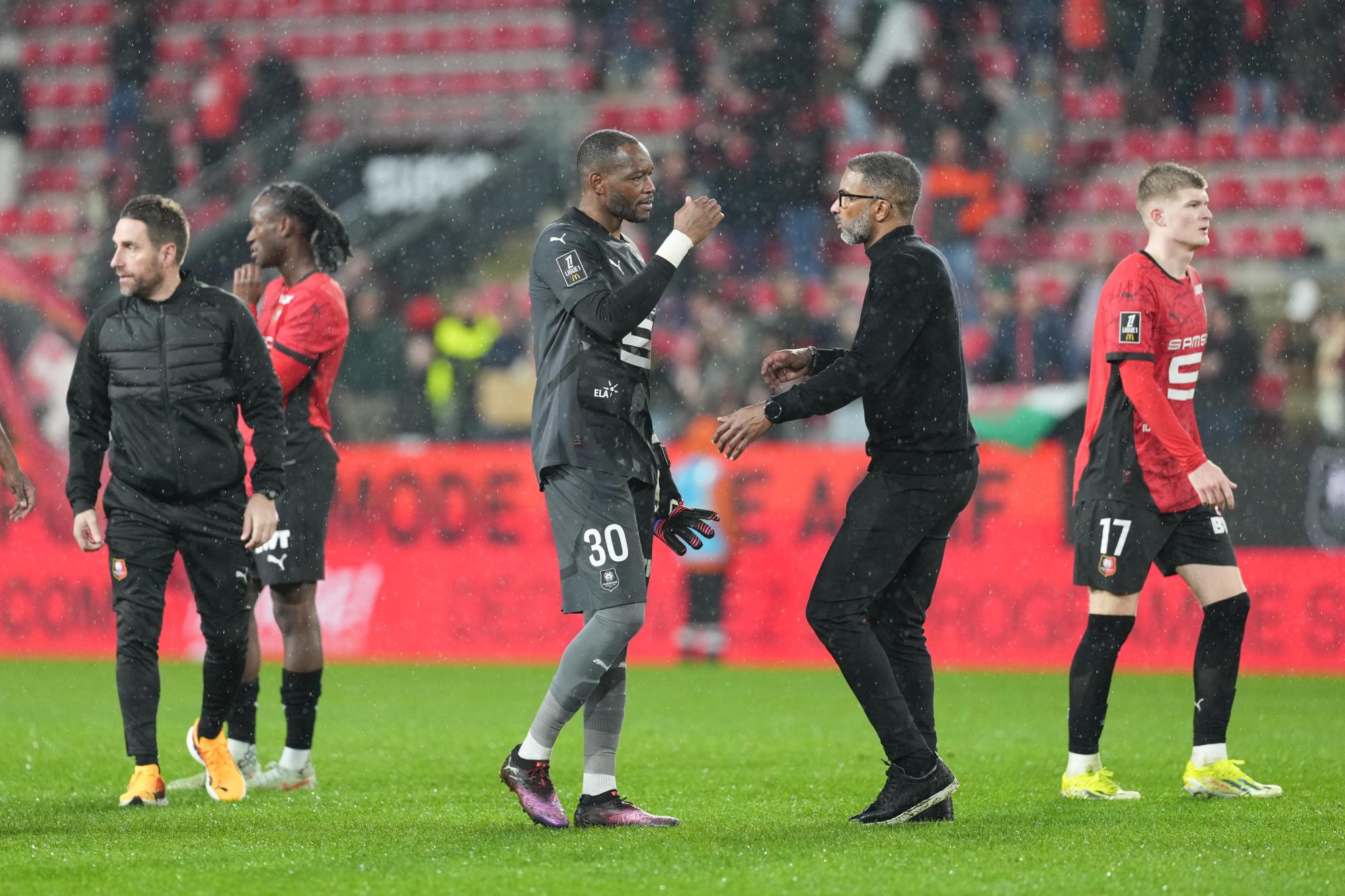 Rennes : L'hommage d'Habib Beye à Steve Mandanda, ancien gardien de but récemment retraité