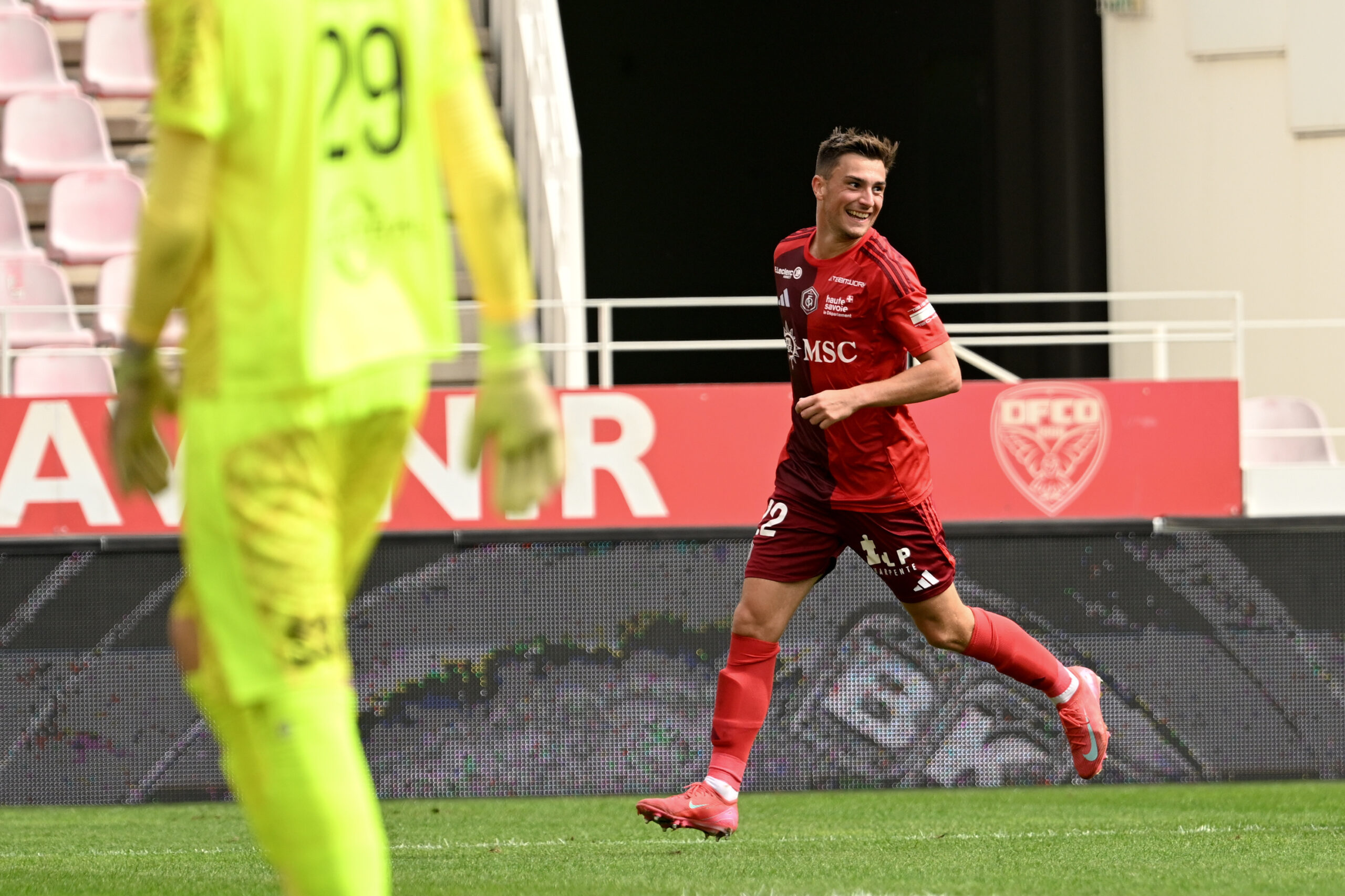 Ligue 2 : Reims rattrape Annecy, Grenoble braque Dunkerque
