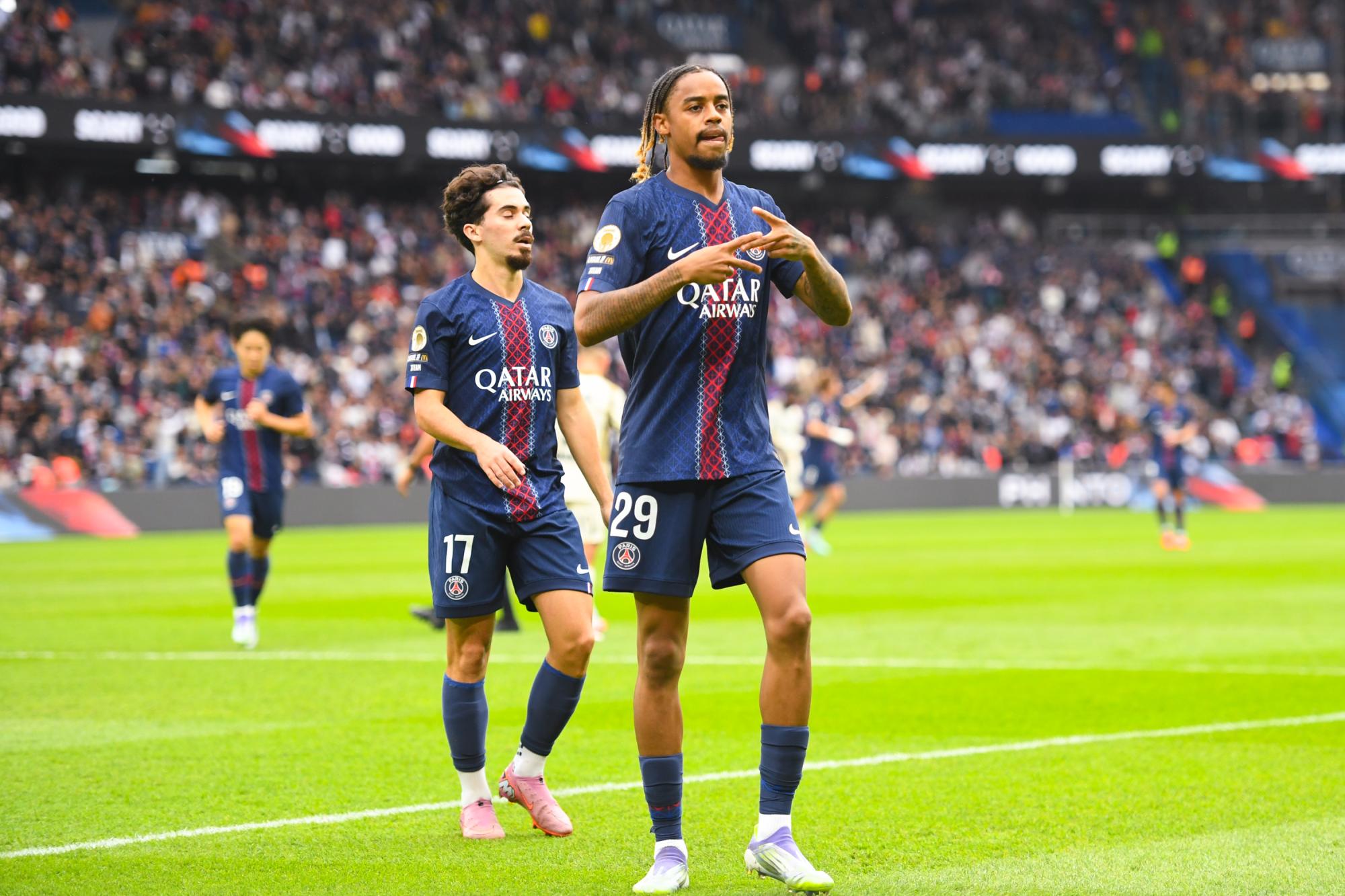 Un doublé de Bradley Barcola offre la victoire au PSG face à Lens