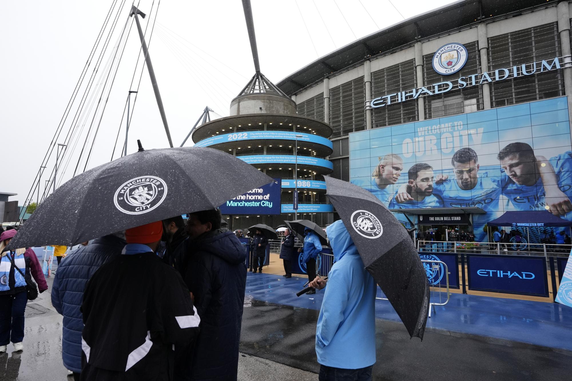 Un barman licencié après le derby de Manchester