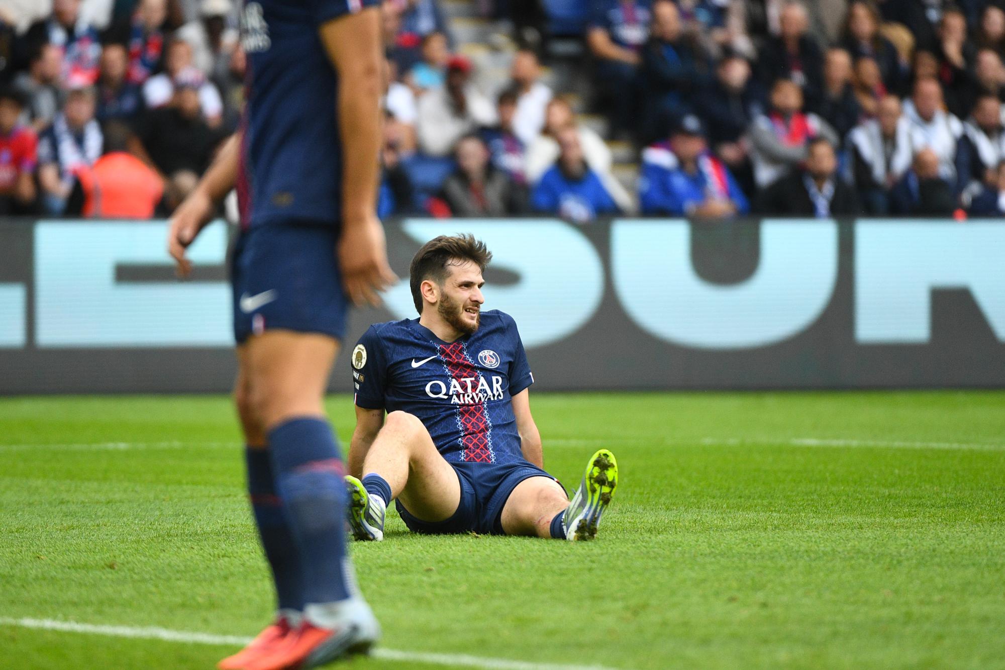 Le groupe du Paris Saint-Germain avec Khvicha Kvaratskhelia pour affronter l'Atalanta Bergame en Ligue des champions
