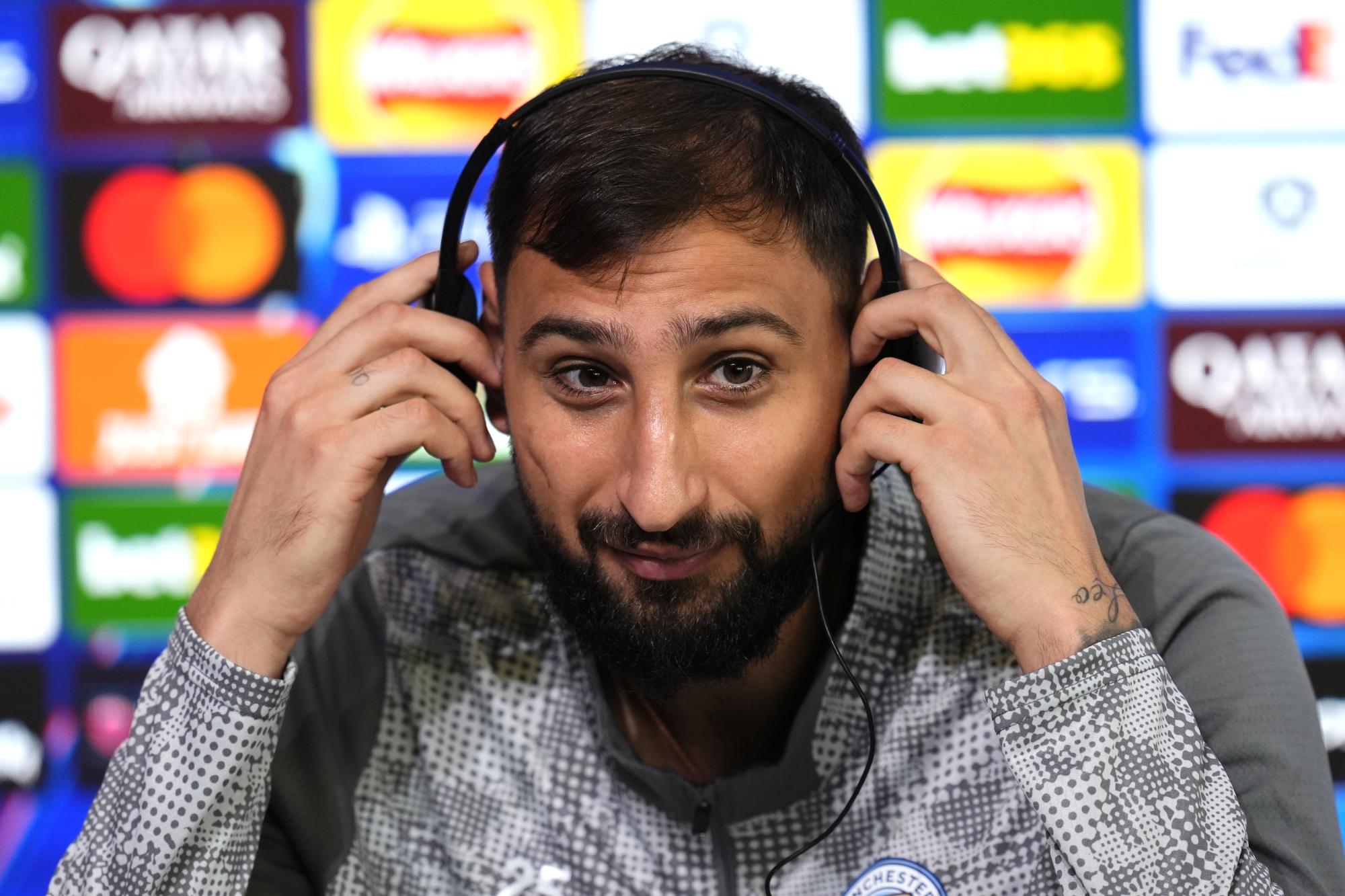 Le coeur du nouveau gardien de Manchester City Gianluigi Donnarumma attaché au Napoli