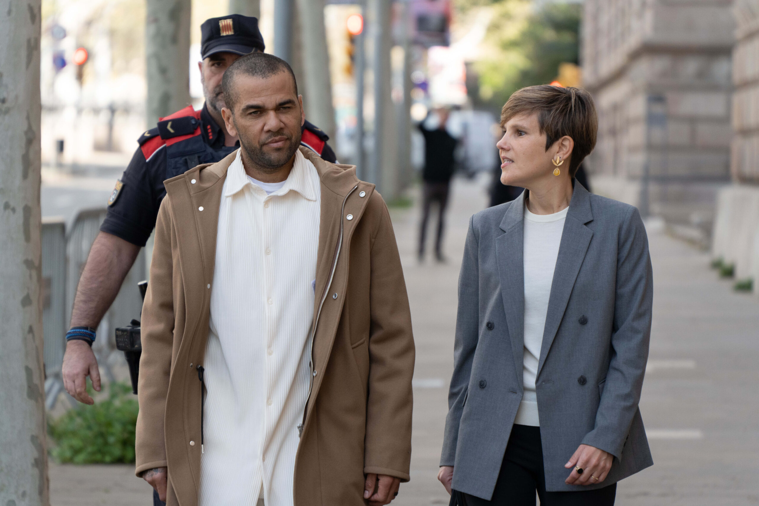 L'ancien latéral de Barcelone et du PSG Daniel Alves condamné à payer une indemnité à son ancien club des Pumas