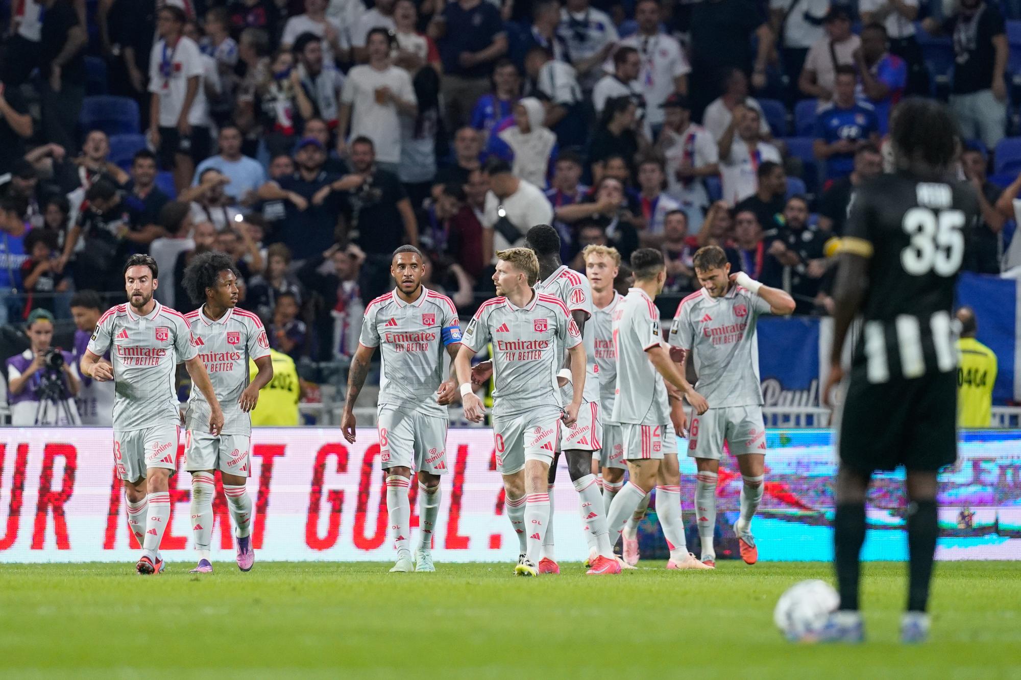 Ligue 1 : après une heure de frustration, l'Olympique lyonnais vient à bout d'Angers et prend la deuxième place