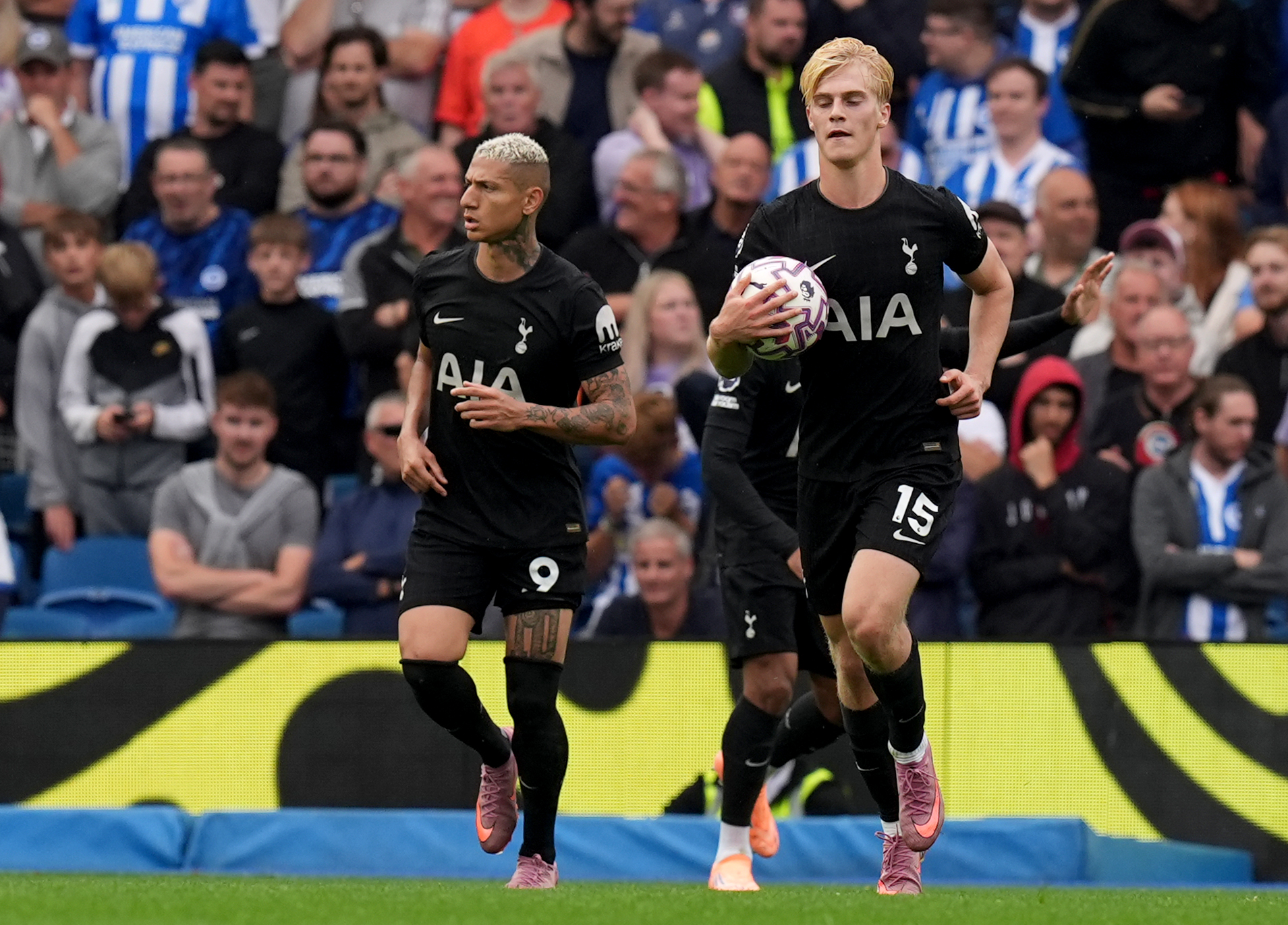 En Premier League, Tottenham grimpe provisoirement deuxième, West Ham et Wolverhampton s'enfoncent dans la crise