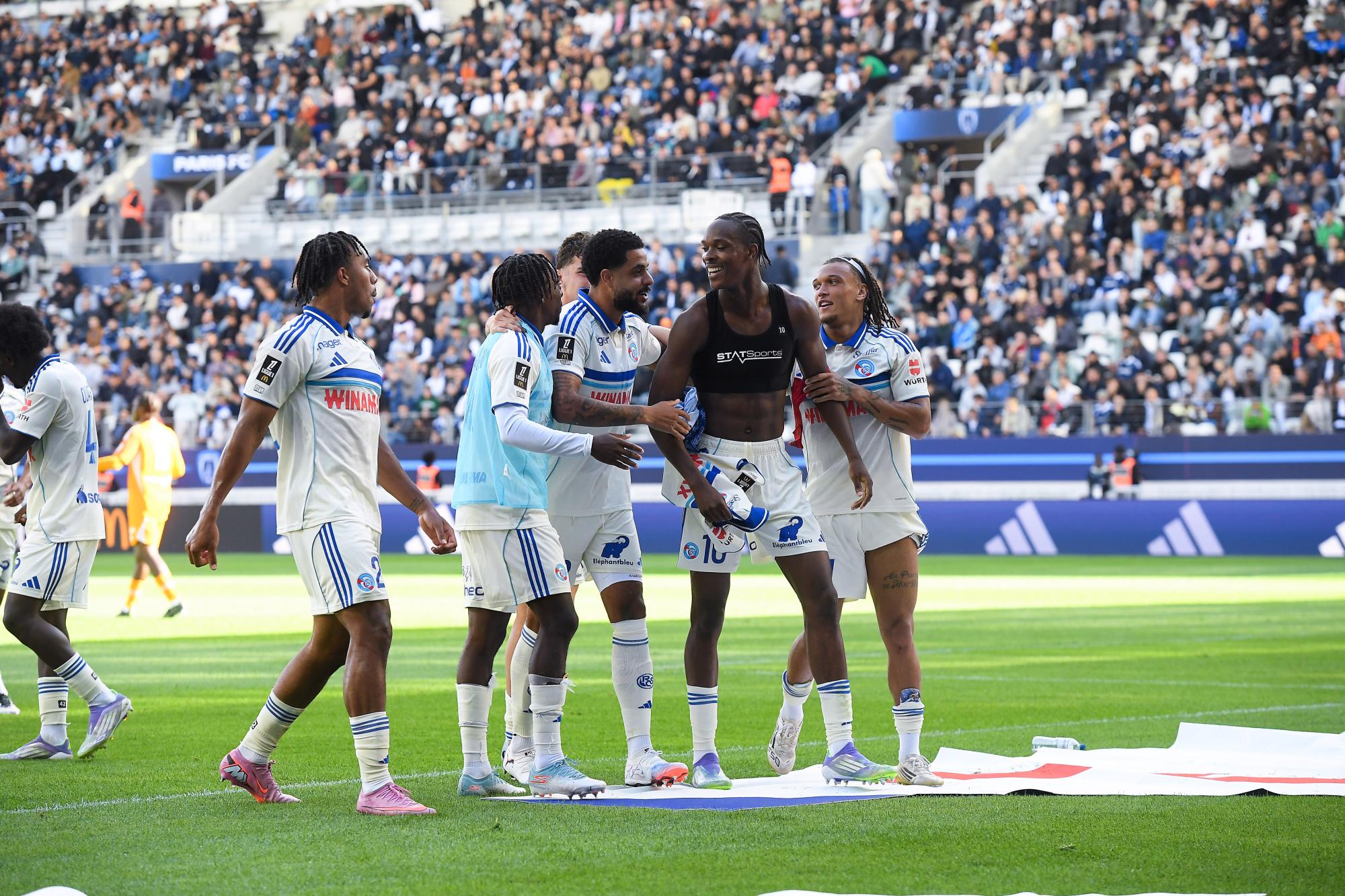 Strasbourg s'impose au Paris FC et monte sur le podium de la Ligue 1