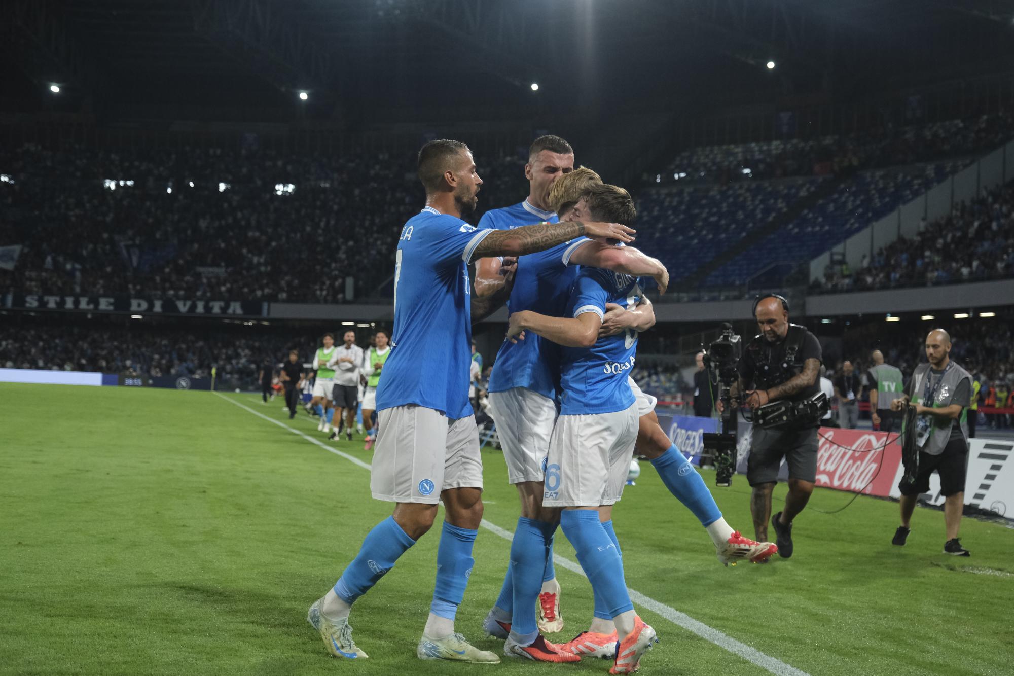 Naples joue un tour à Pise et s'empare de la tête de Serie A