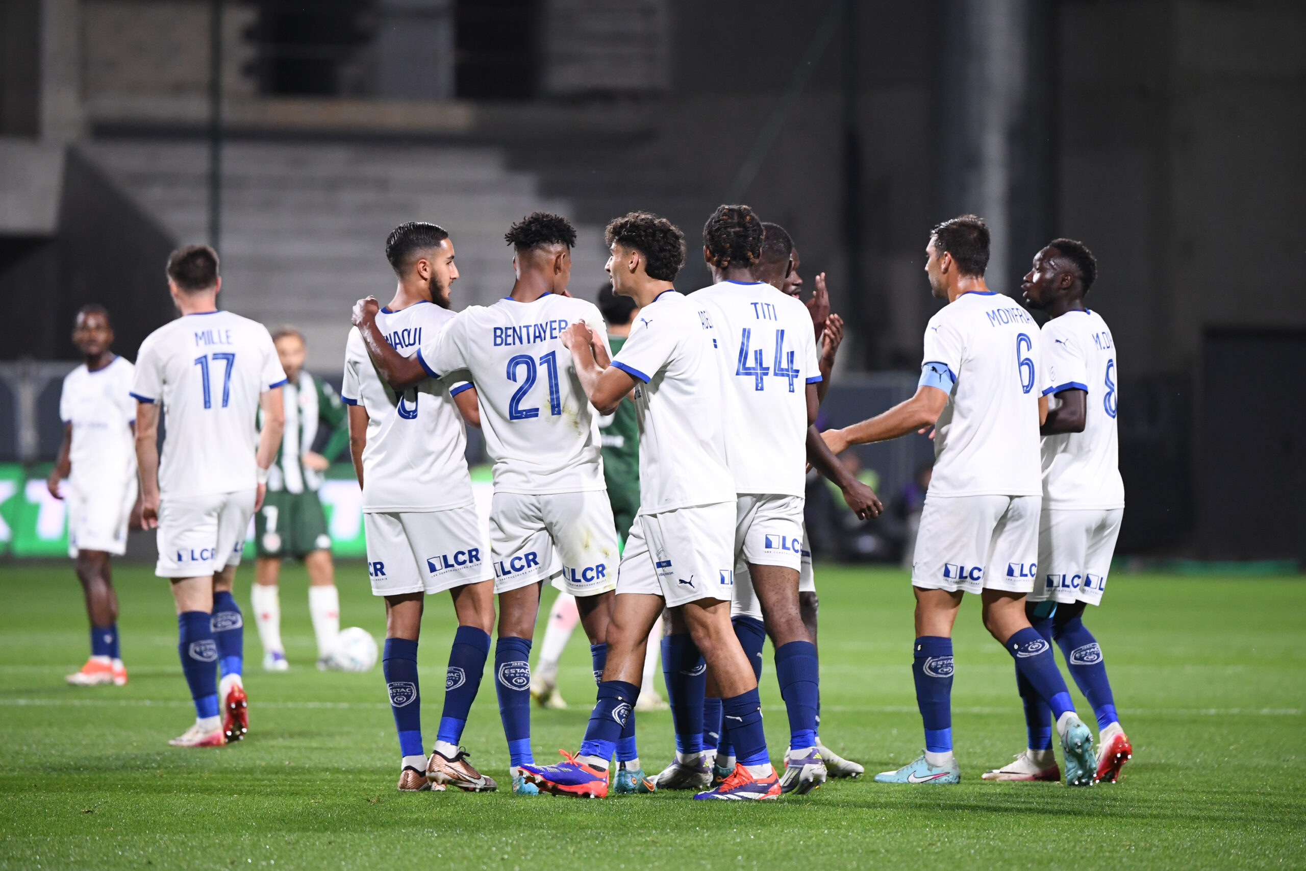 Ligue 2 : un car de supporters de Troyes attaqué près de Bauer après la victoire de l'ESTAC contre le Red Star