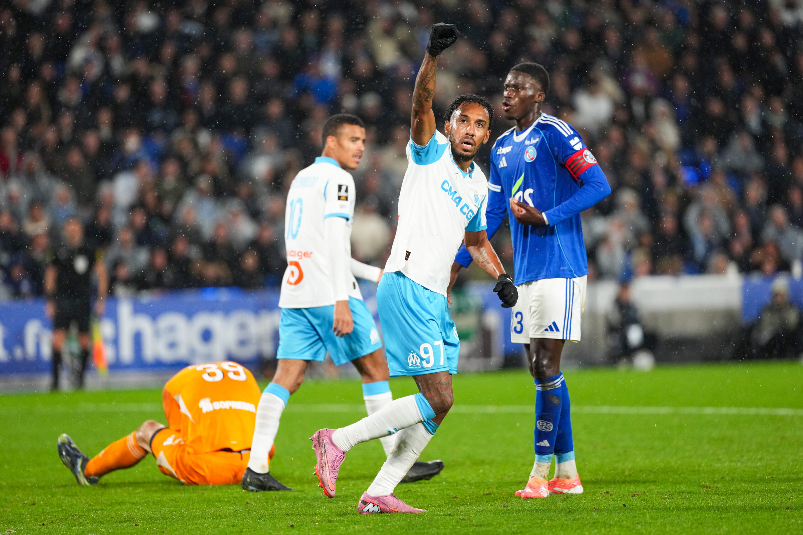 En Ligue 1, Marseille renverse Strasbourg dans le temps additionnel et passe provisoirement leader